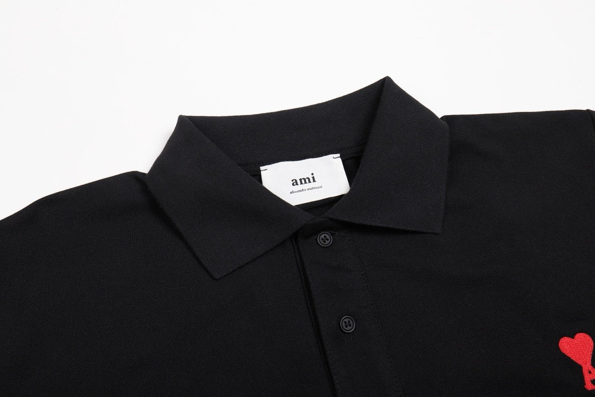 Polo noir à petit logo ami de cœur rouge