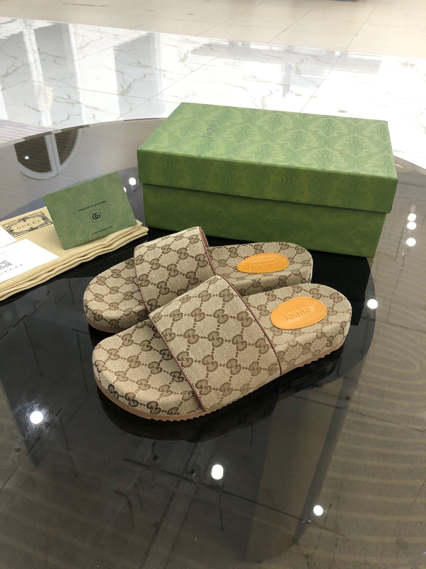 Classic gg flip-flops with bill