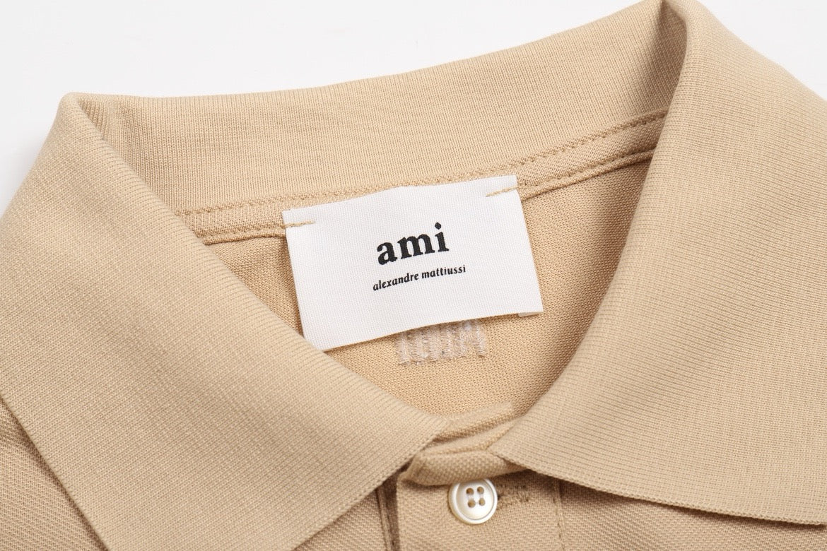 Polo Camel à petit logo ami de cœur rouge