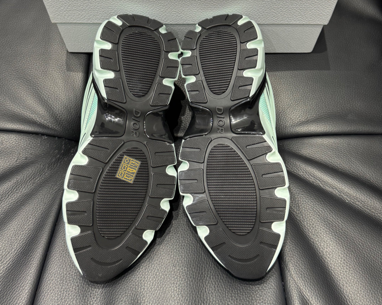 Sneaker B44 Blade
Maille technique vert clair et tissu technique vert clair