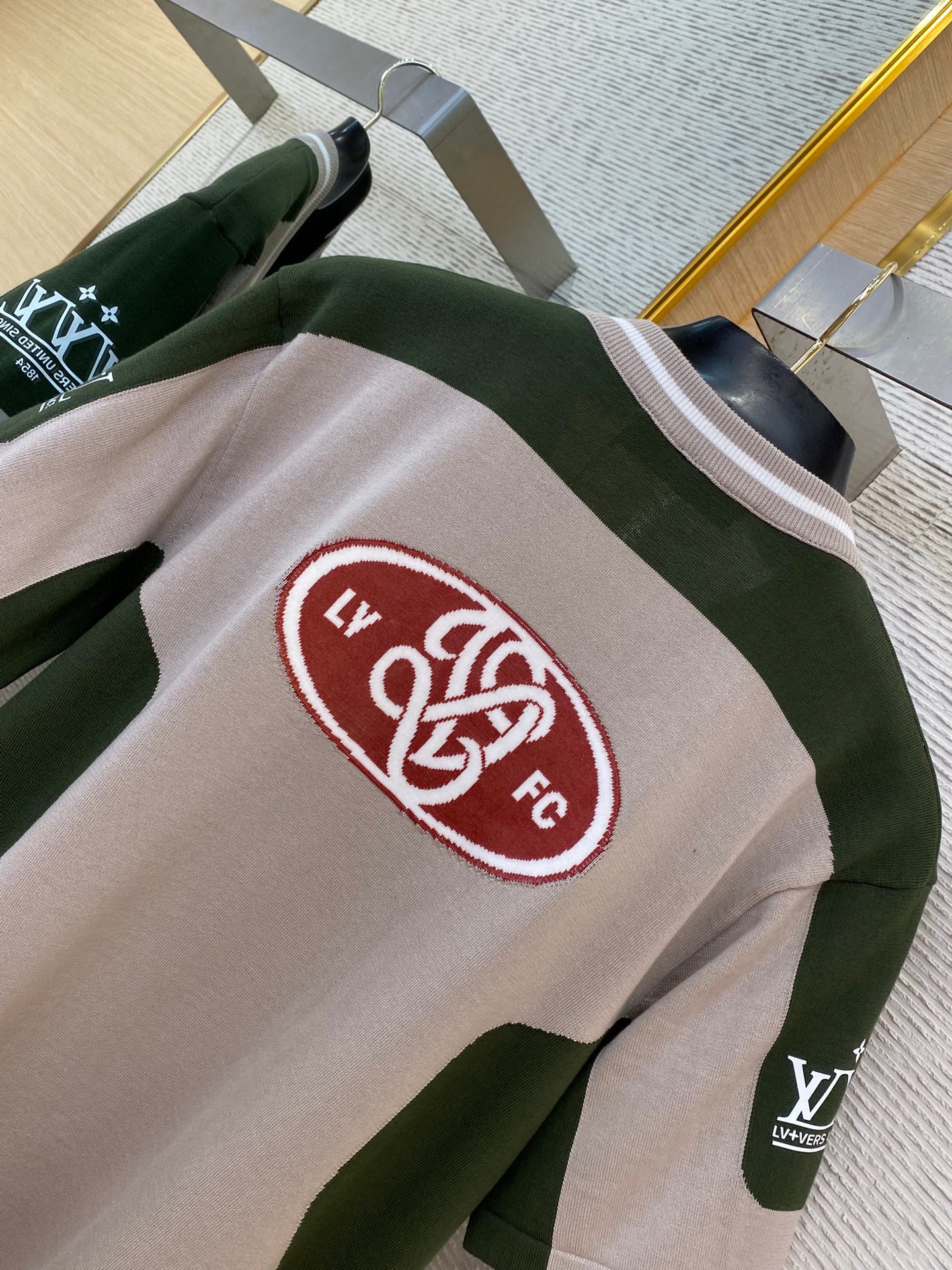 Tee-shirt manches courtes à motif intarsia lv