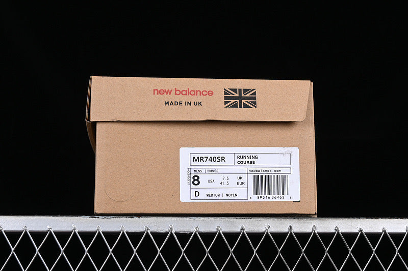 Neue B-Sneaker 740