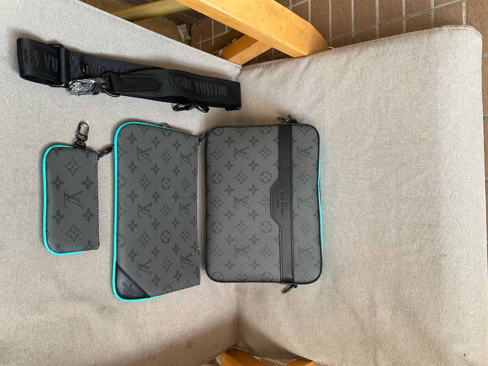 Sac Trio Messenger Grey blue 10/10 facture