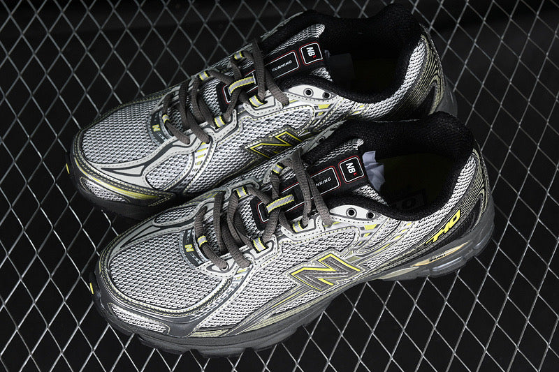 Neue B-Sneaker 740