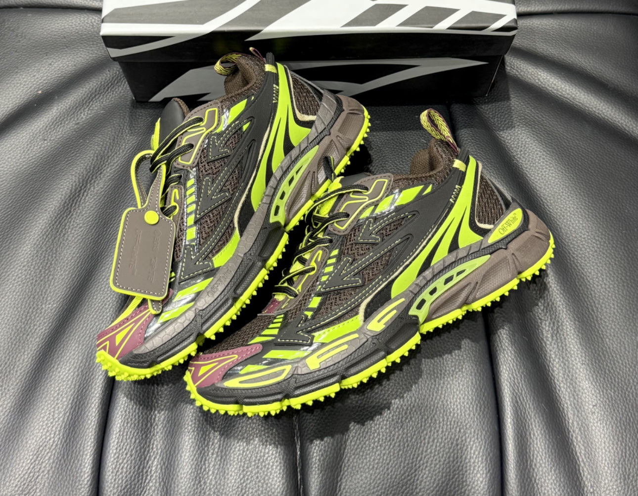 Off Wht Be Right back vert 10/10