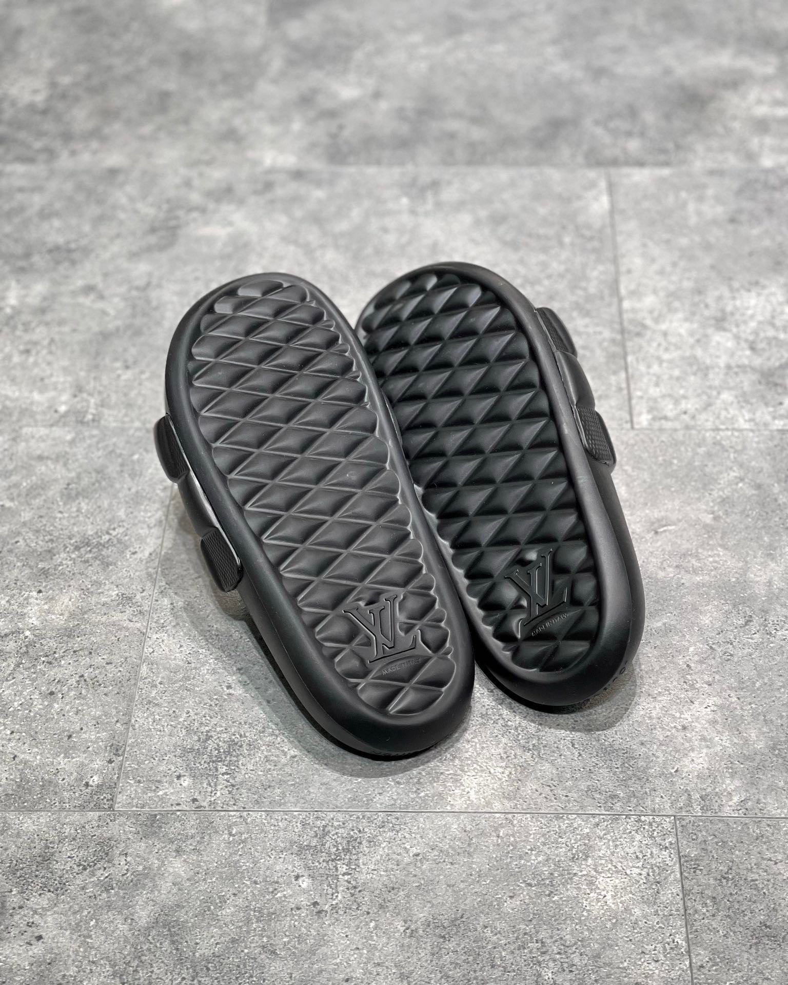 Lv waterfront factureo flip flops