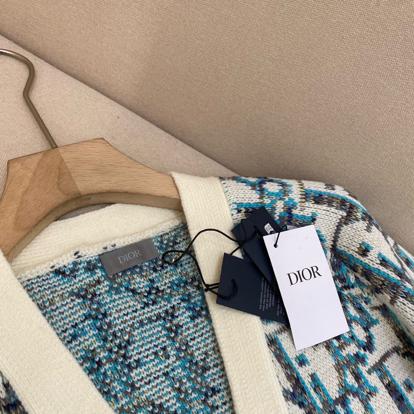 Cardigan CD Oblique Jacquard de laine vierge blanche et bleue