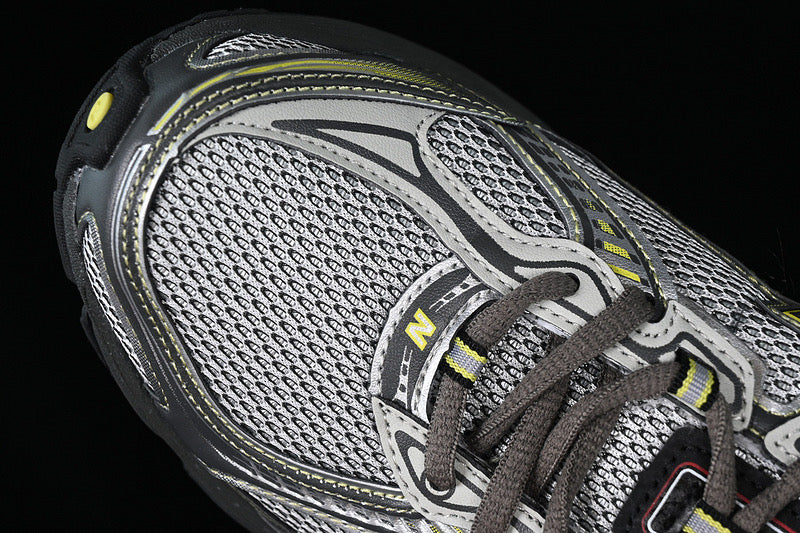 Neue B-Sneaker 740