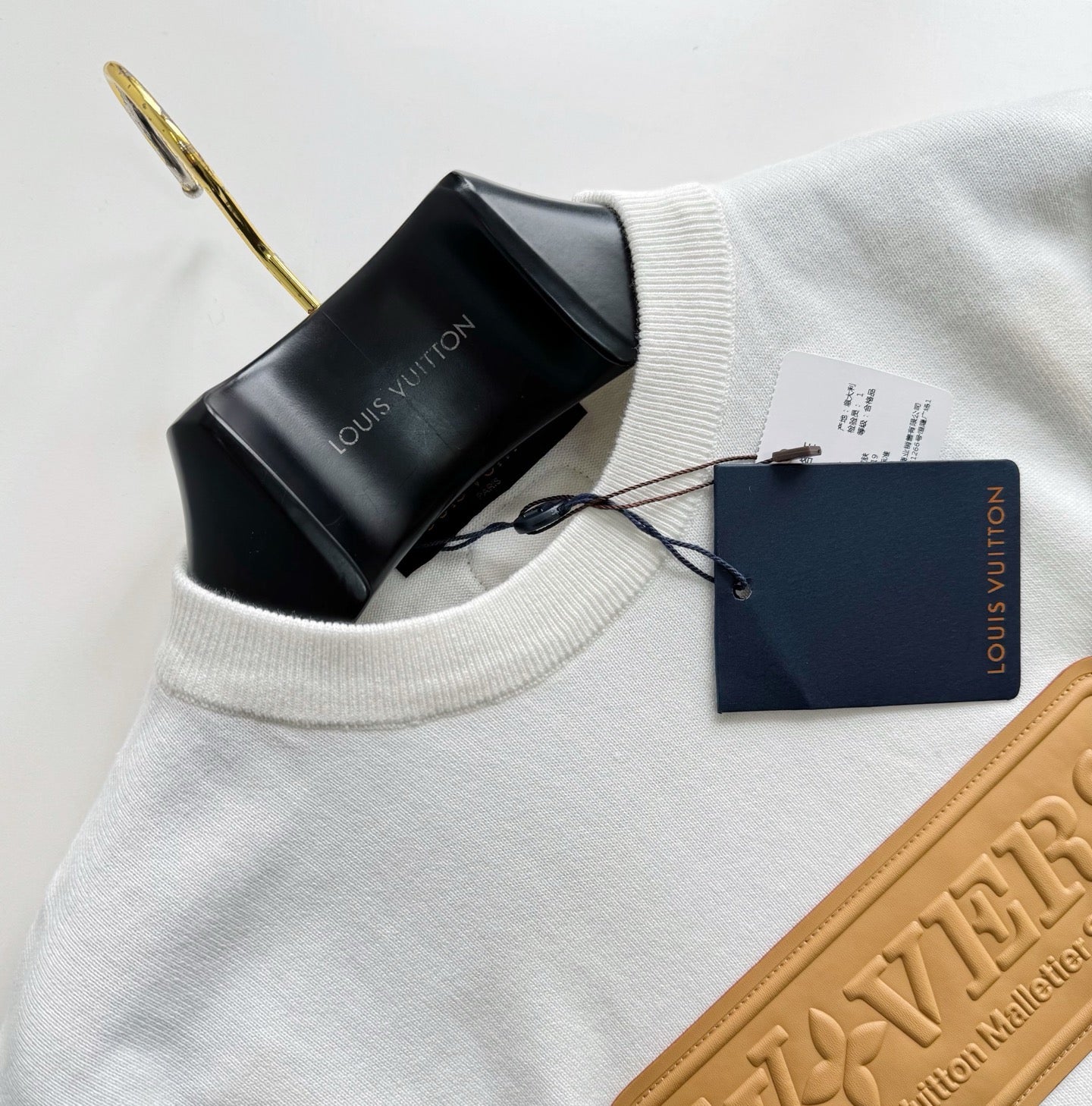 Tee-shirt lv manches courtes à patchs en cuir naturel