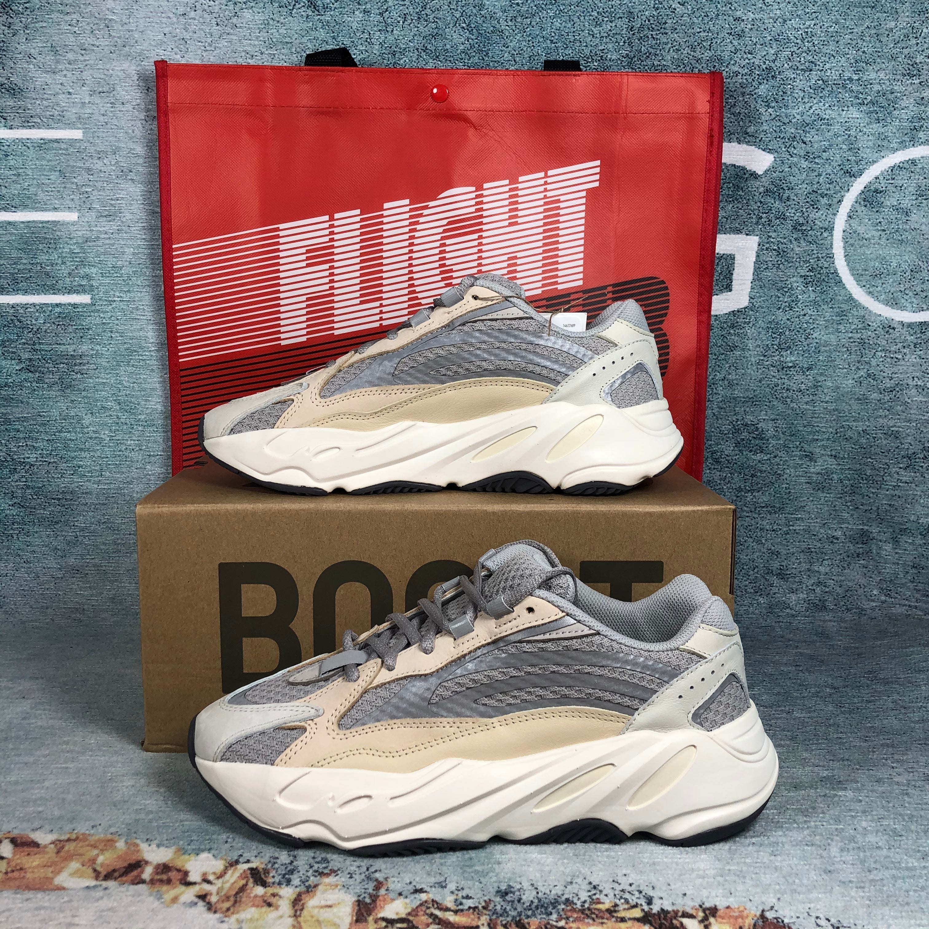 ADD Boost 700 V2 Cream Flight club Authentification ✔️ 1:1 factures
