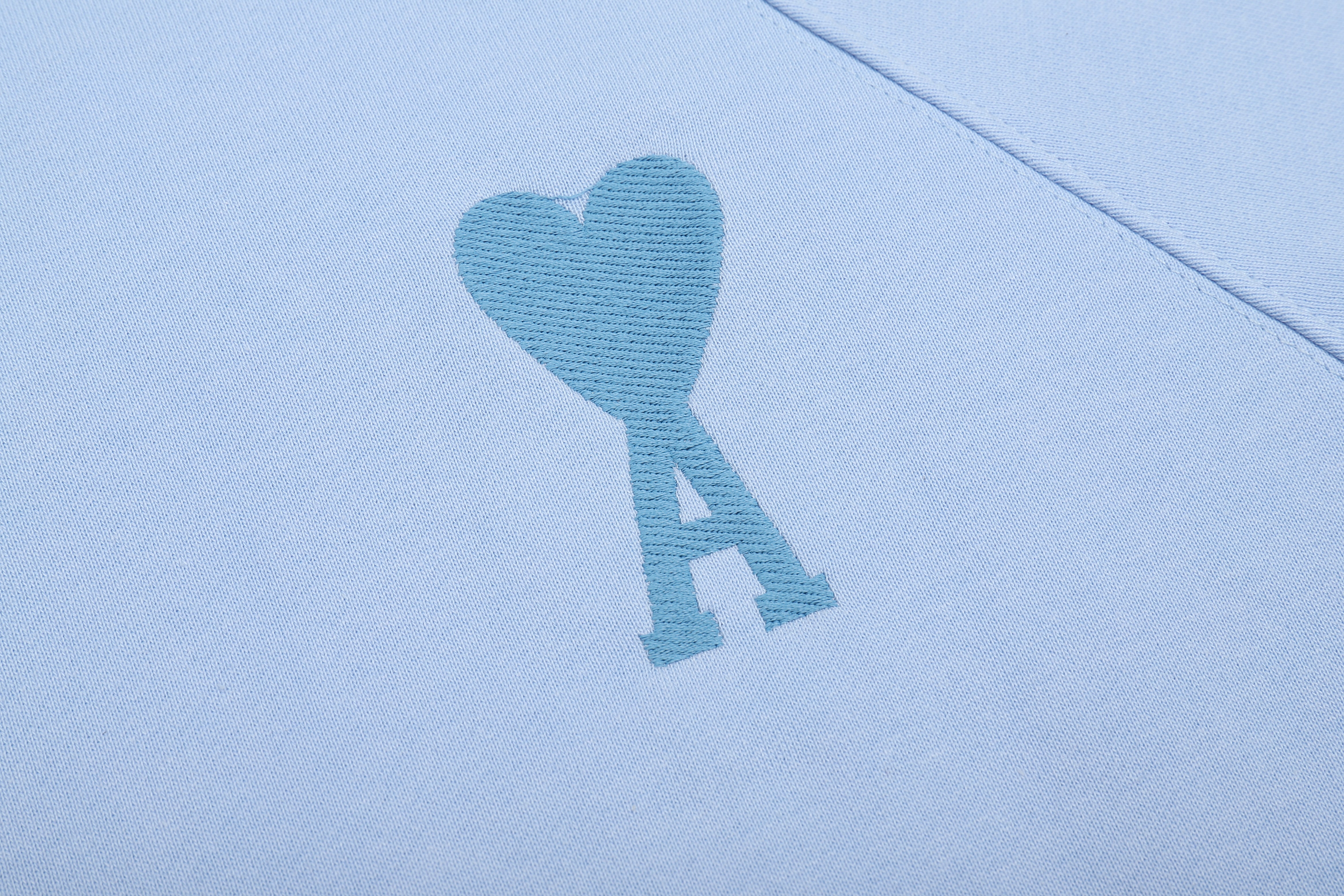 Sweat blanc à petit logo ami de cœur blanc