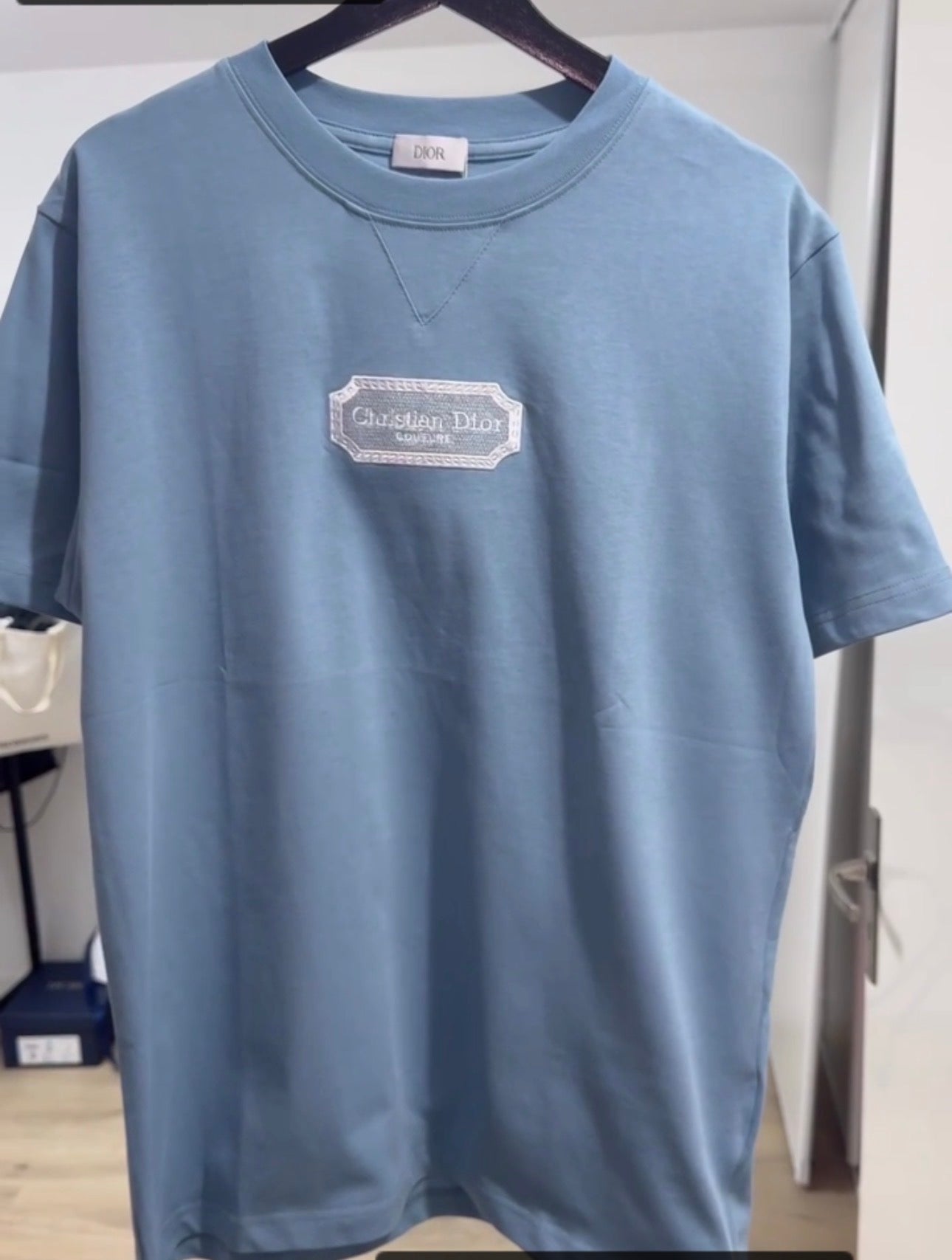 T SHIRT CD ATELIER BABY BLUE 10/10 COUPE RELAX 📦🚚⚡️ avec sac authentique