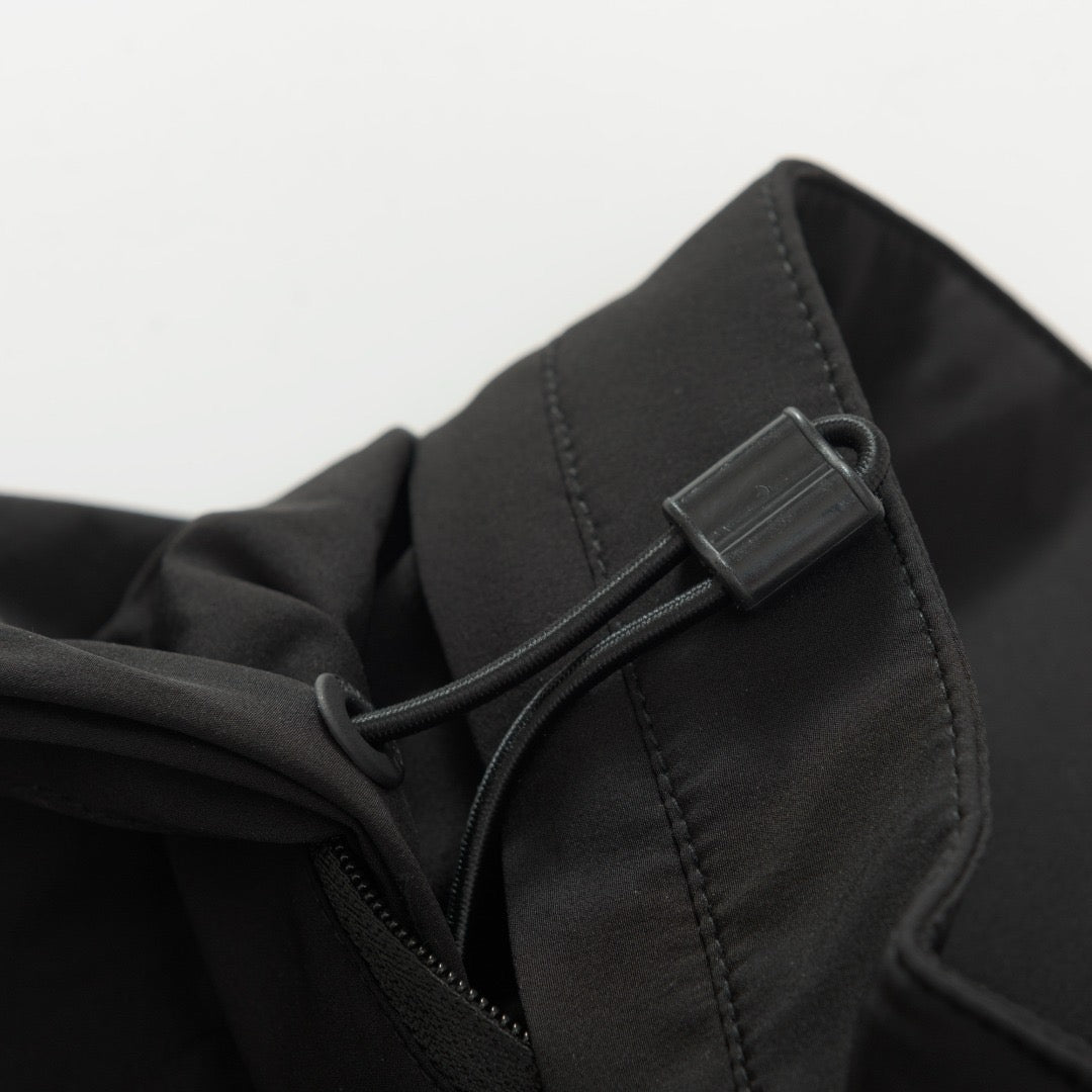 COUPE-VENT UNDER ARMR x BLNCG ® POUR HOMME EN NOIR