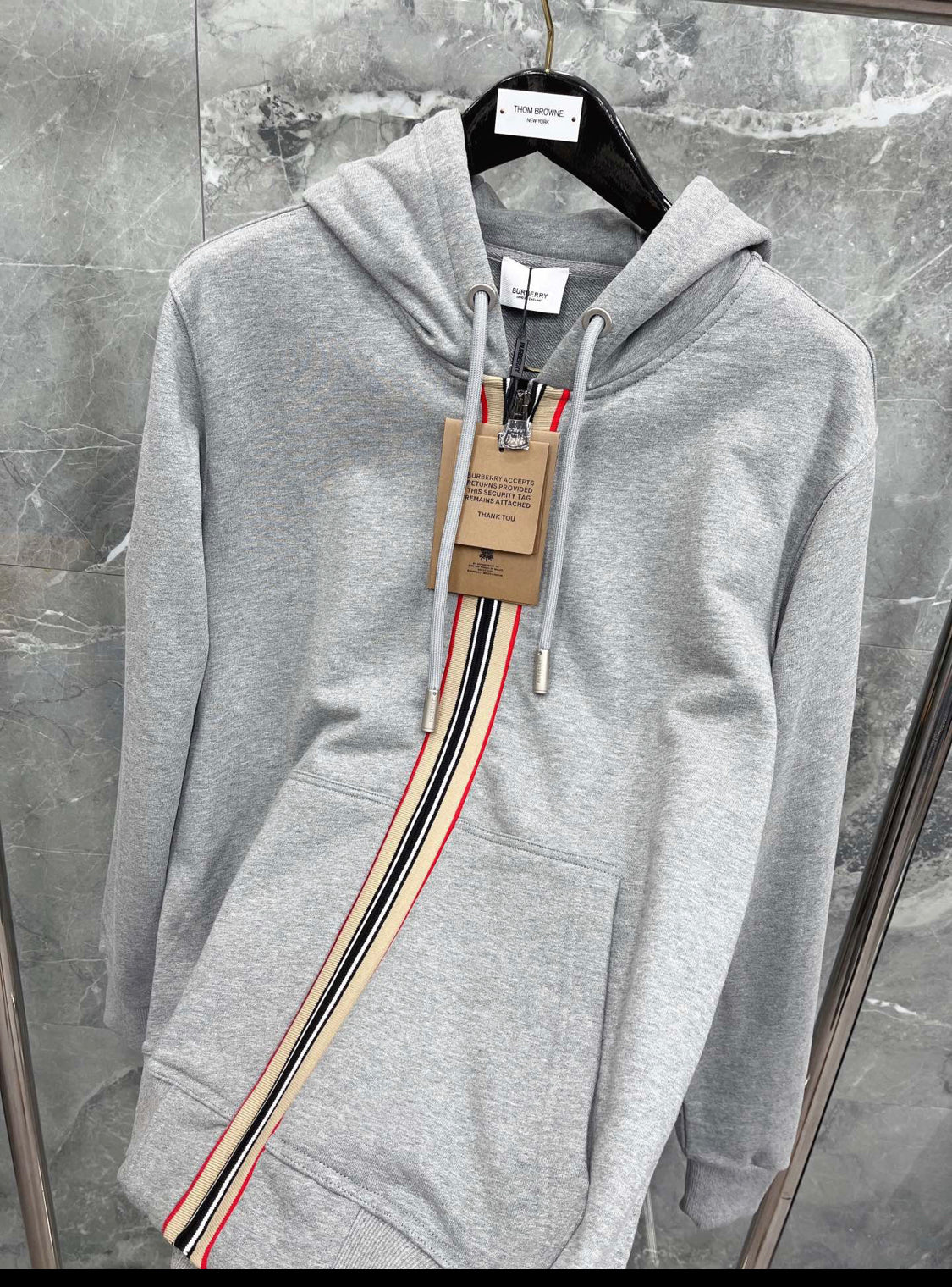 Grauer Burbe-Trainingsanzug