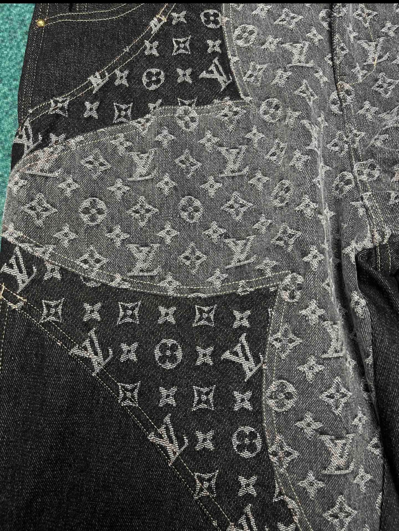 Lv Mono-Blumenjeans