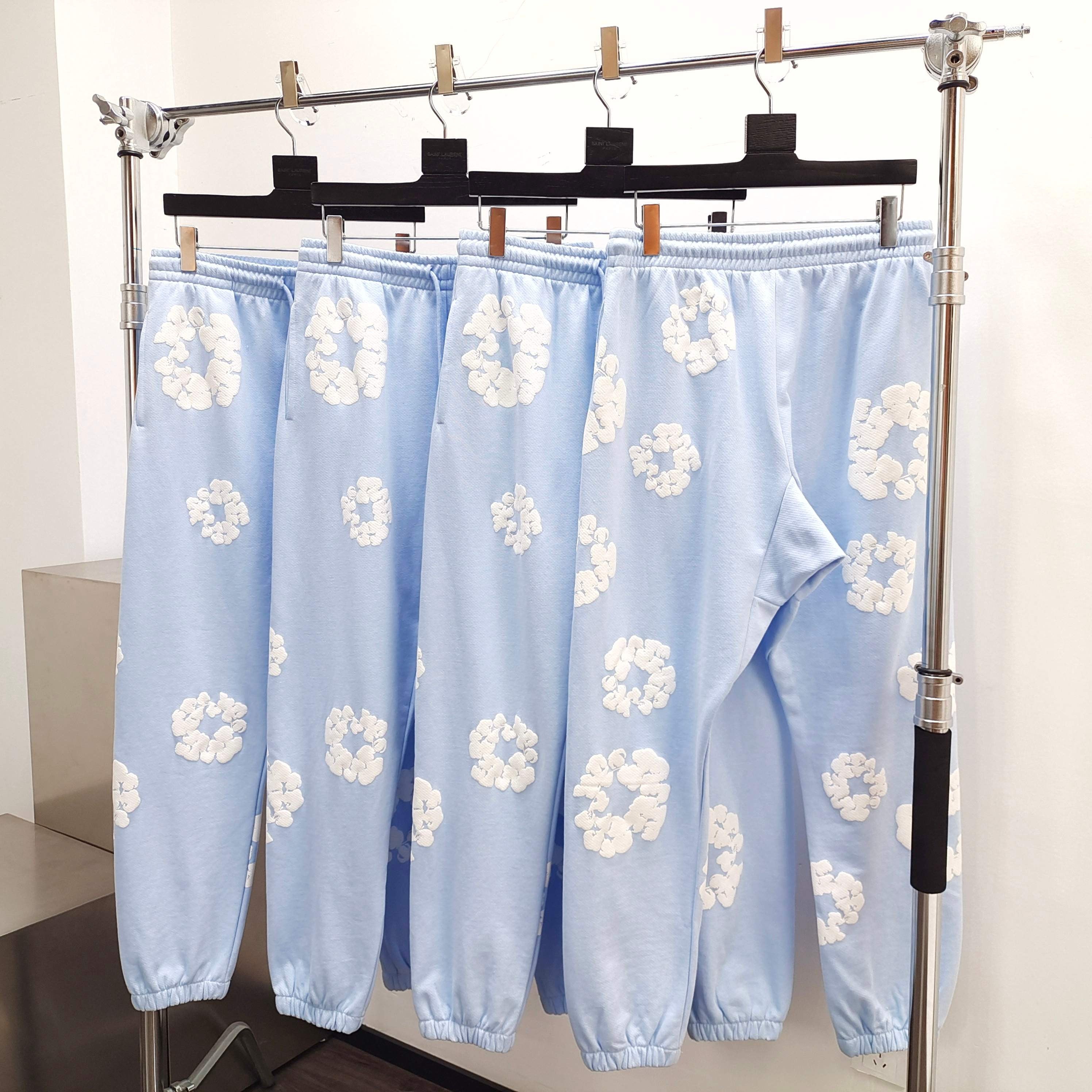 Denim Trs - pantalon en Coton à imprimé graphique - bleu ciel