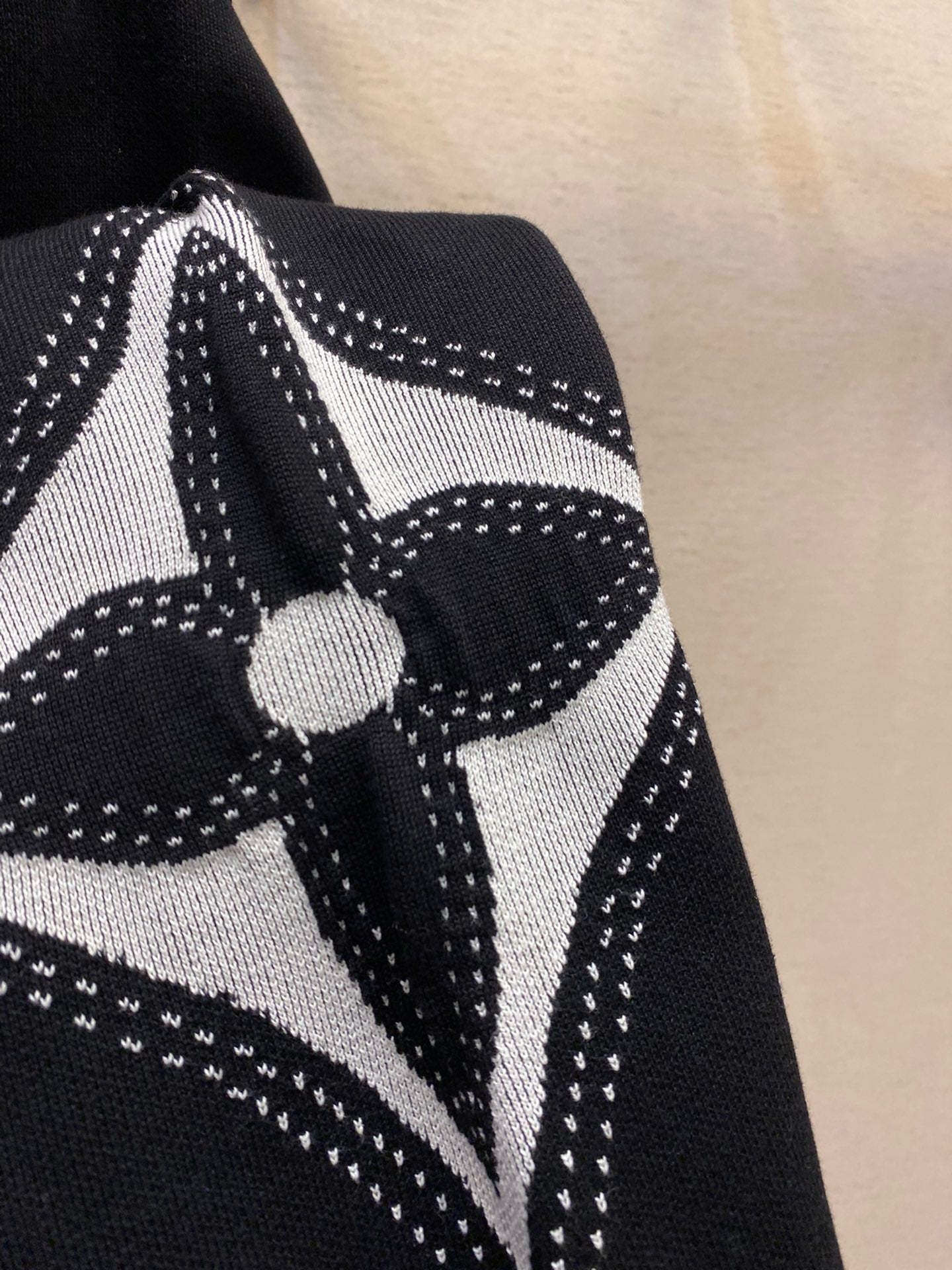 Sweat capuche motif Zippee Intarsia Lv 10/10 📦⚡️🚚