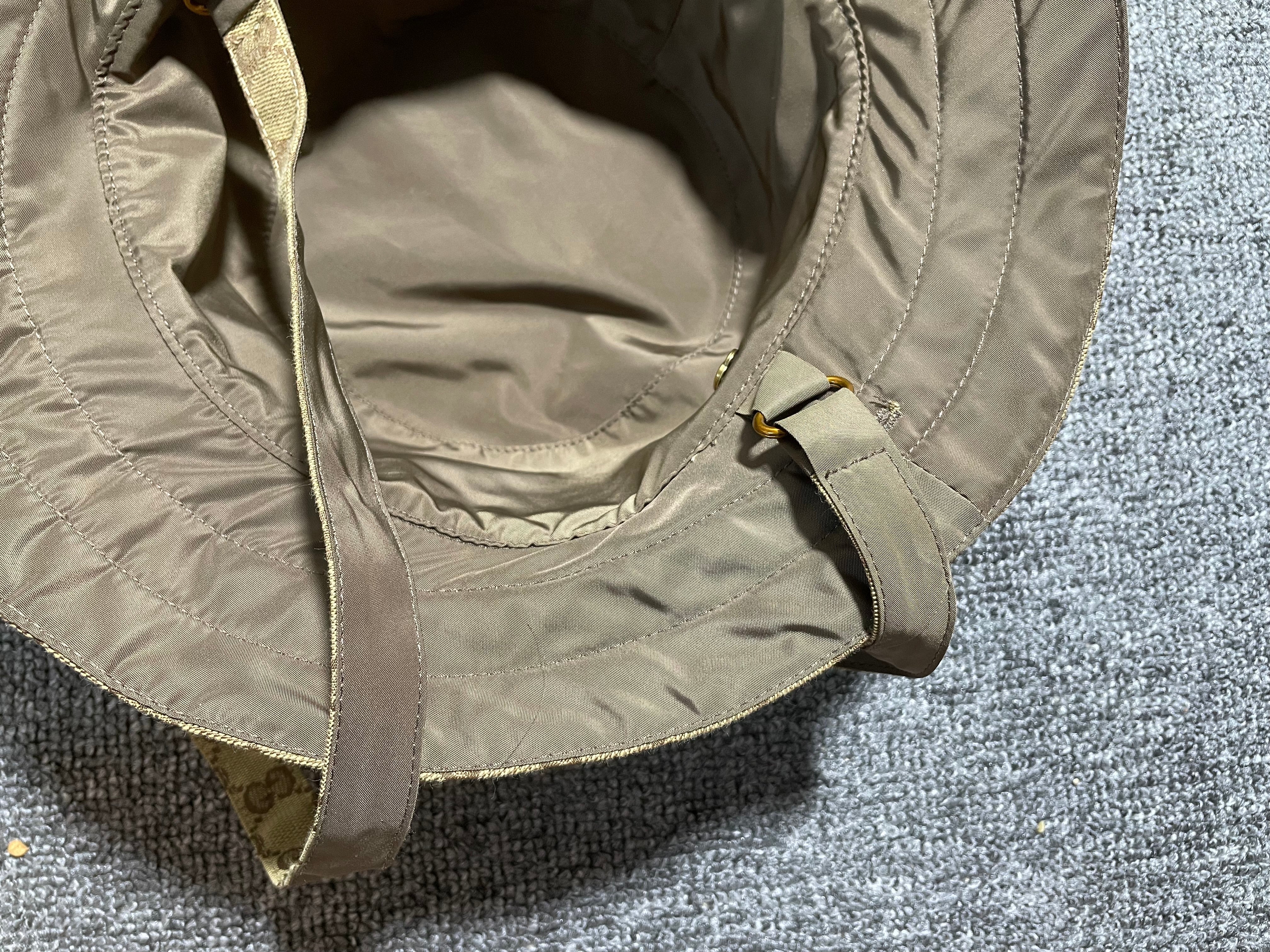 Bob GG Brown with receipt