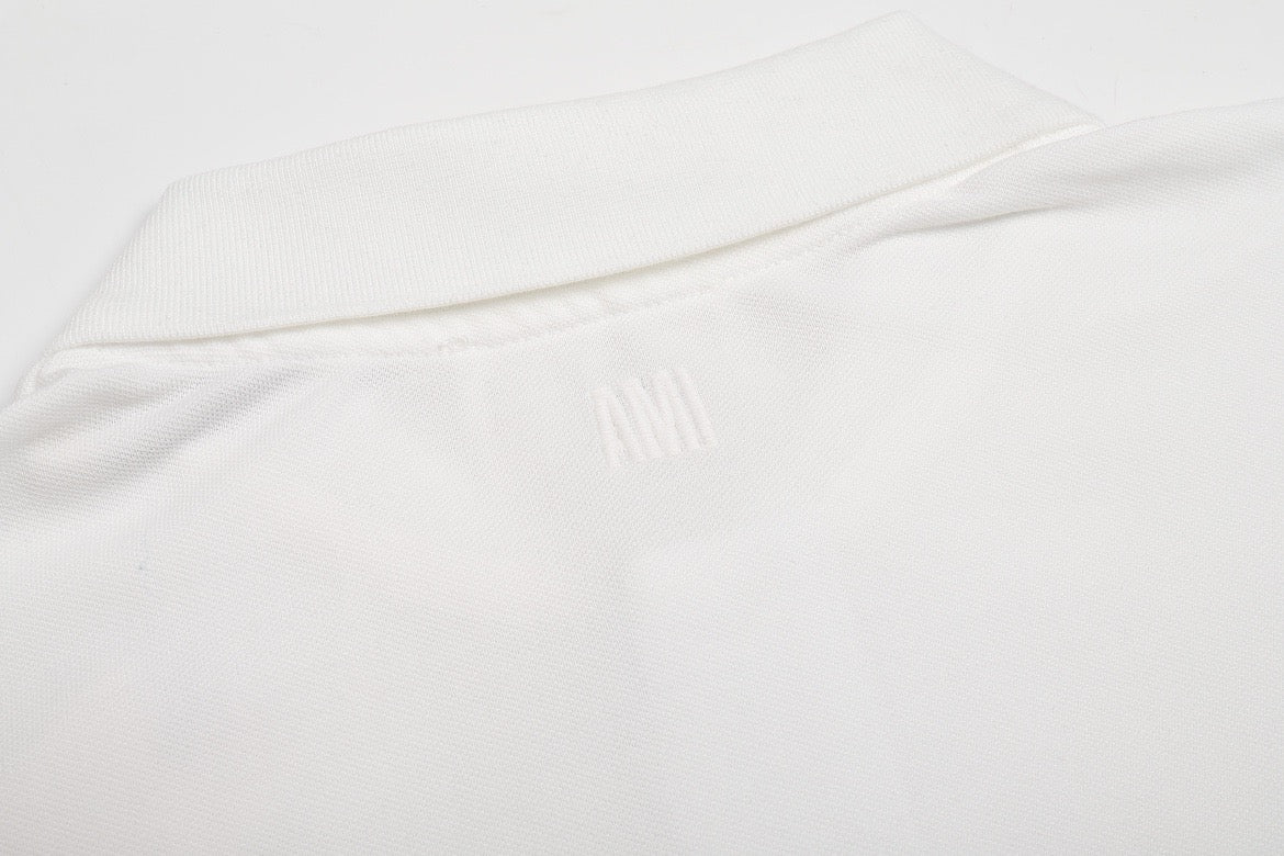 Polo blanc à petit logo ami de cœur rouge