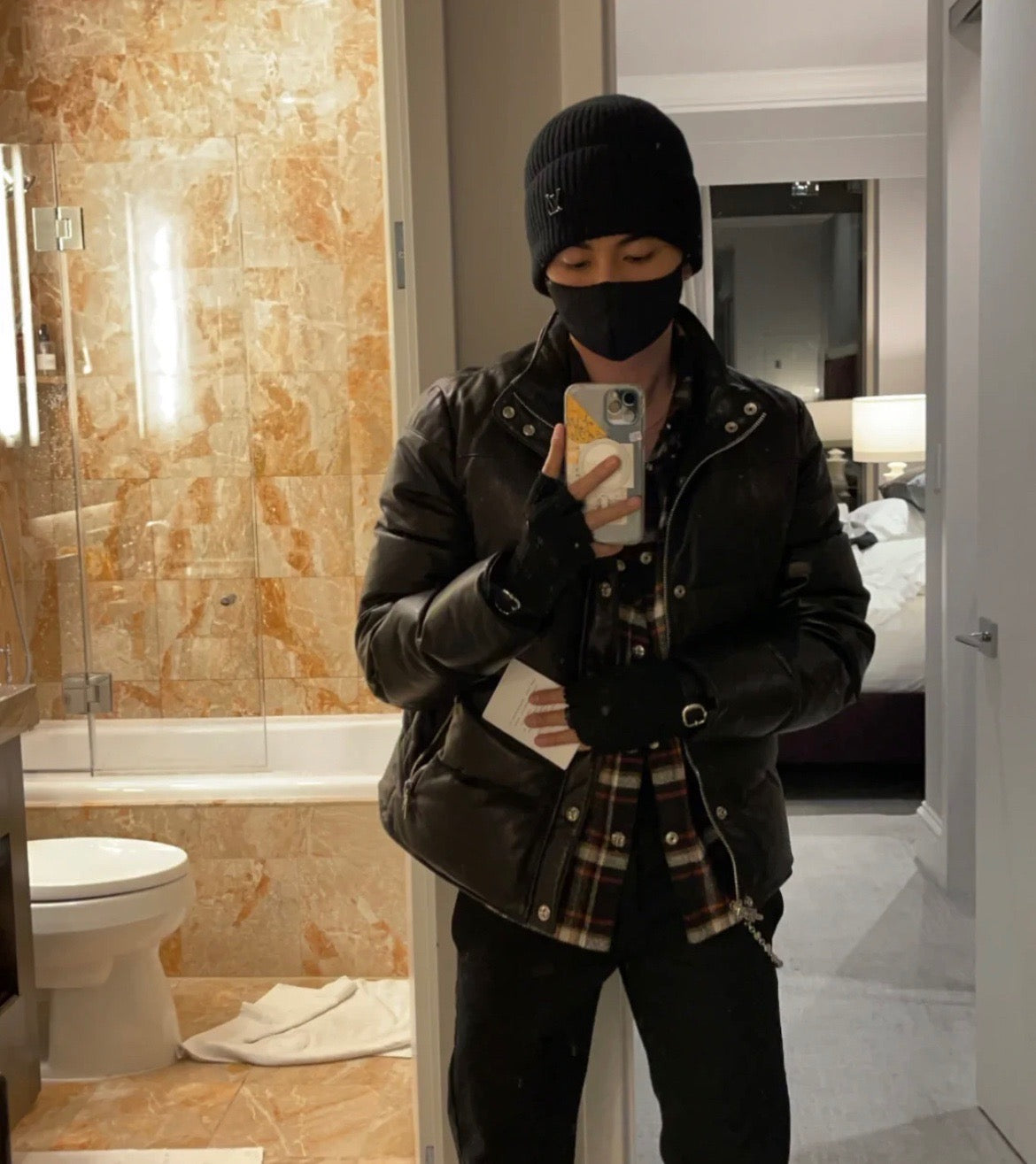 Bonnet Lv noir avec ticket