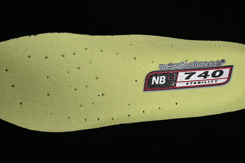Neue B-Sneaker 740
