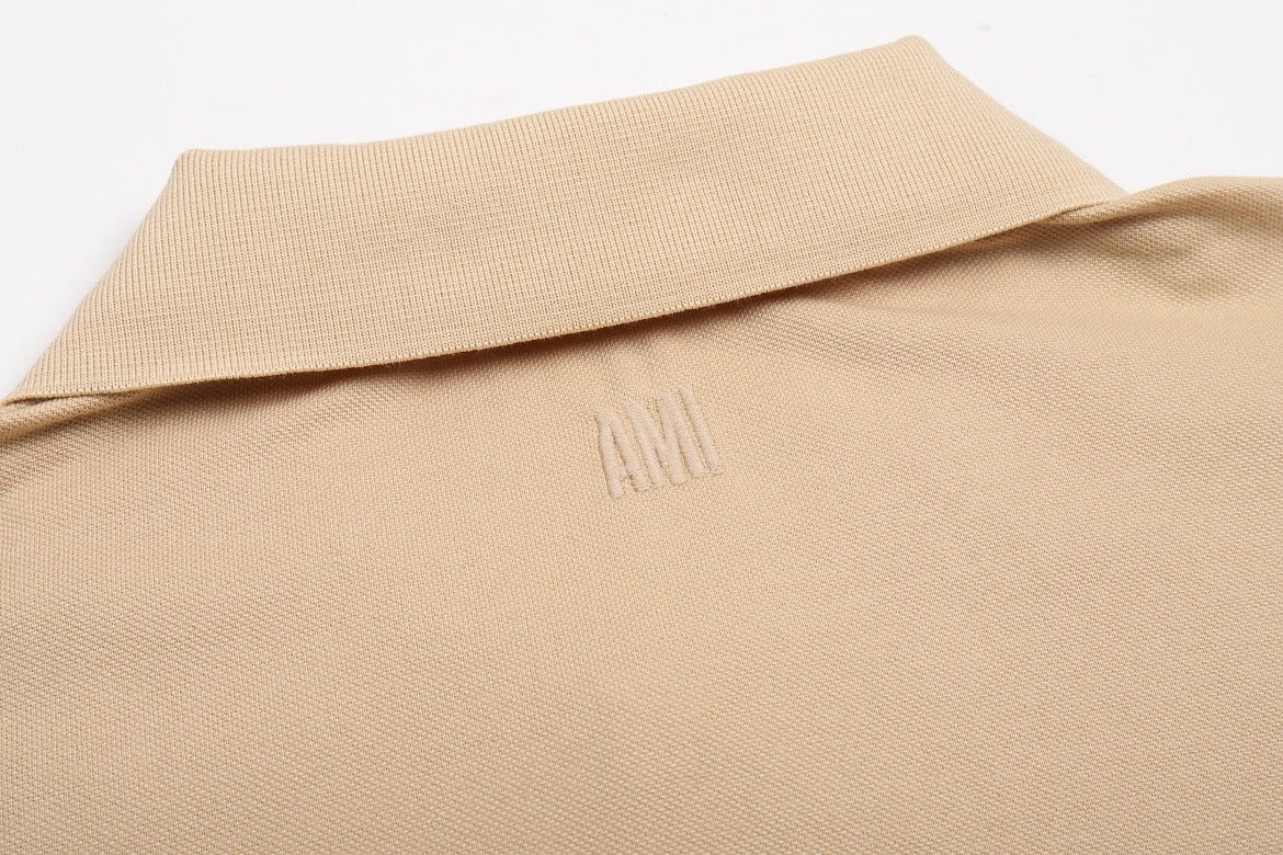 Polo Camel à petit logo ami de cœur rouge