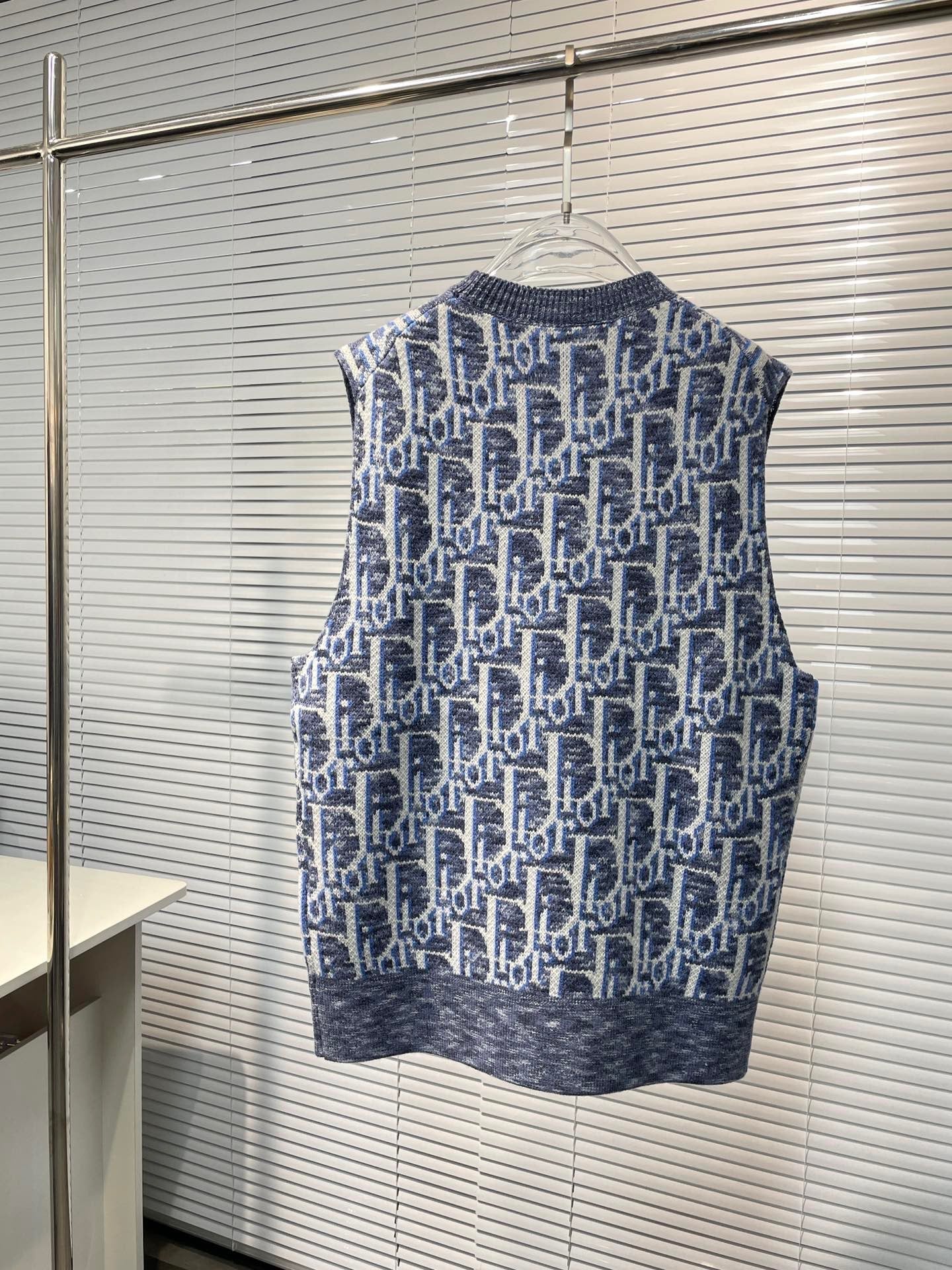 Pull cd sans manche oblique