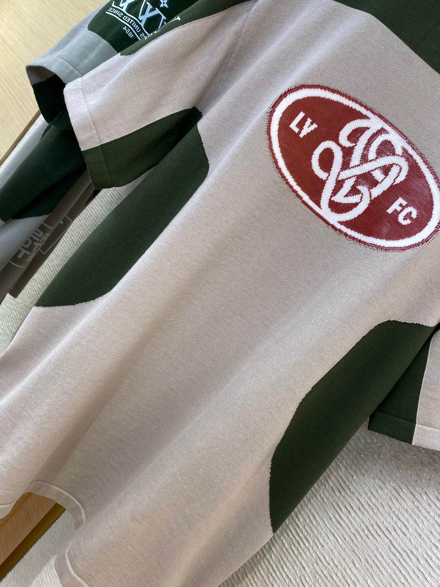 Tee-shirt manches courtes à motif intarsia lv