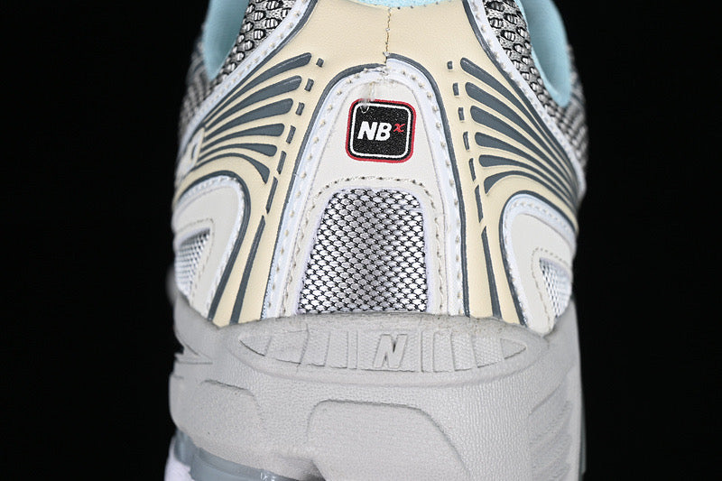 Neue B-Sneaker 740