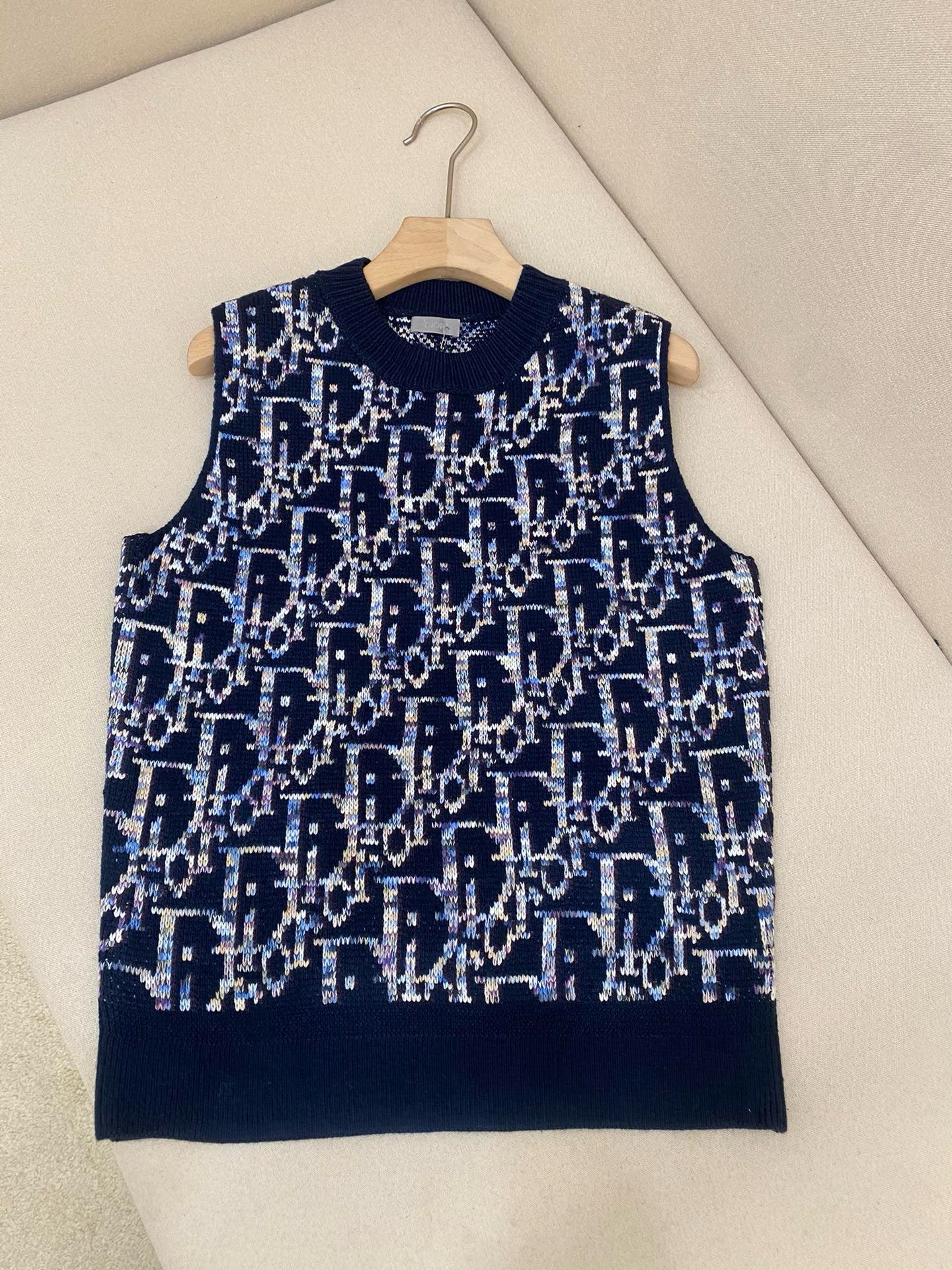 Débardeur en laine CD