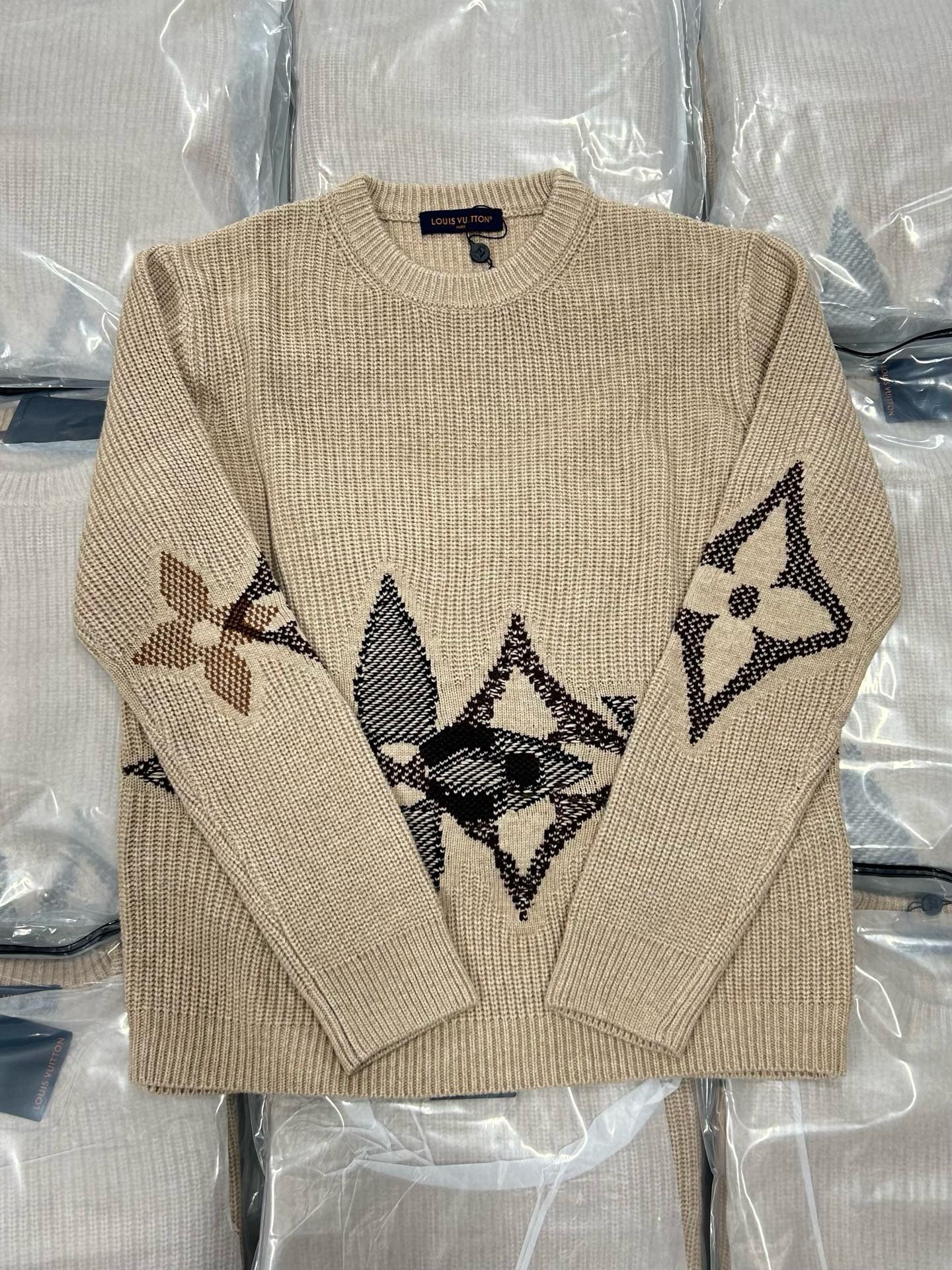 Pull Lv col rond en maille graphique 10/10