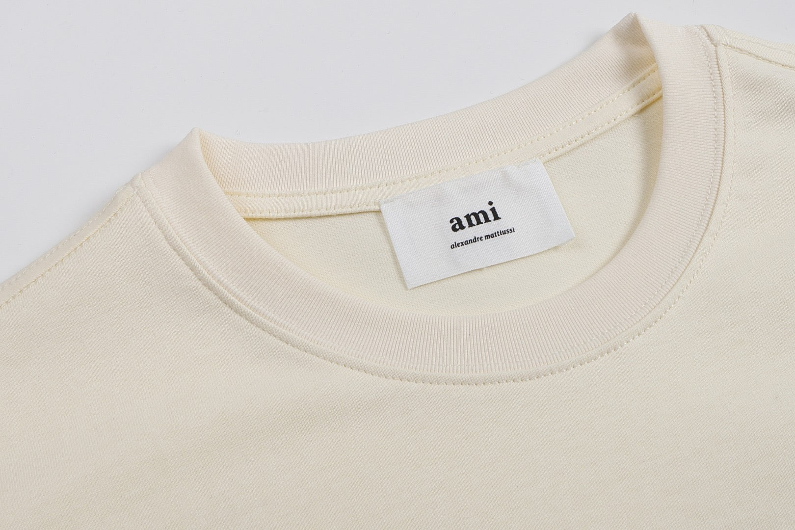 T-shirt beige à logo ami de cœur gris