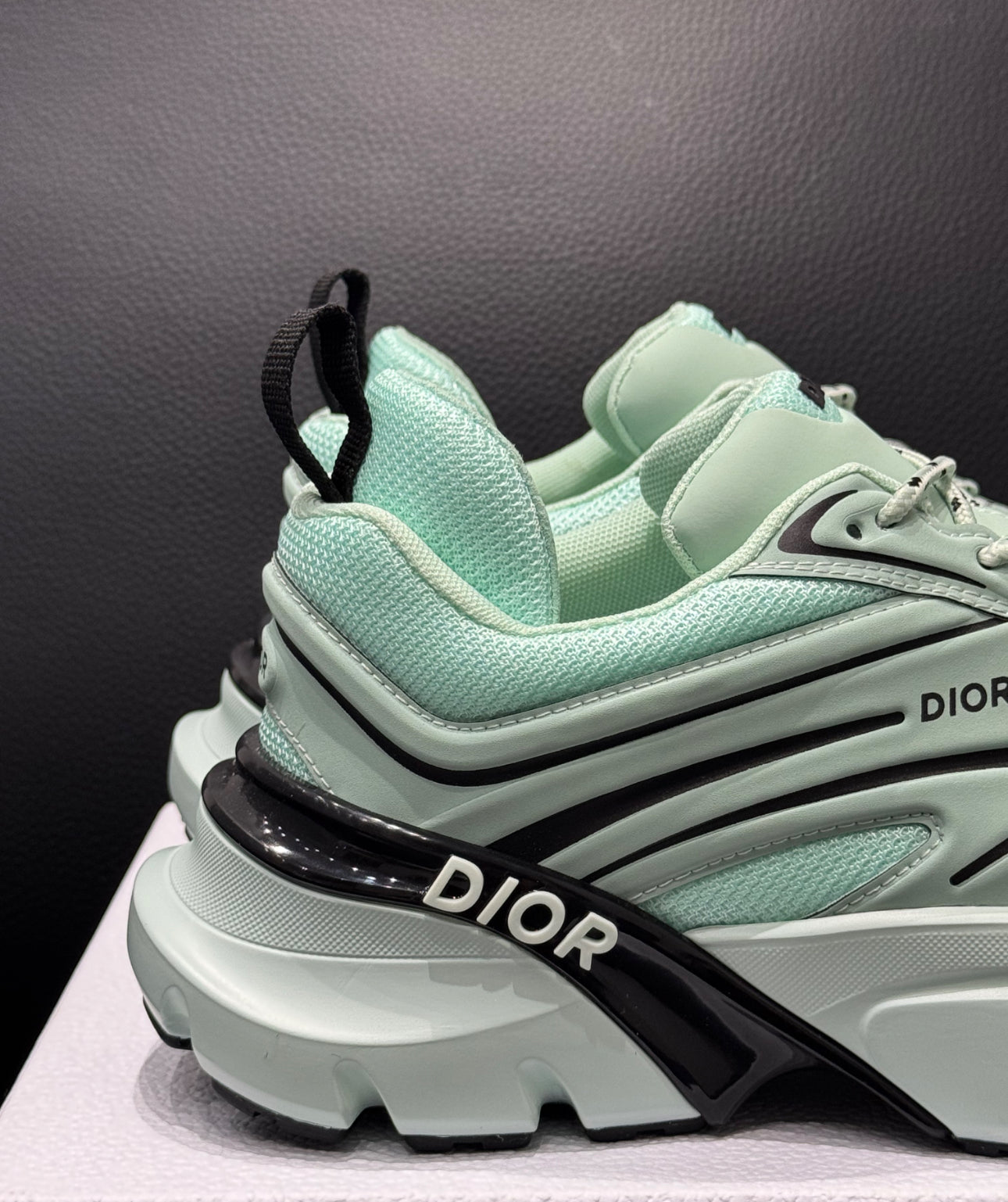Sneaker B44 Blade
Maille technique vert clair et tissu technique vert clair