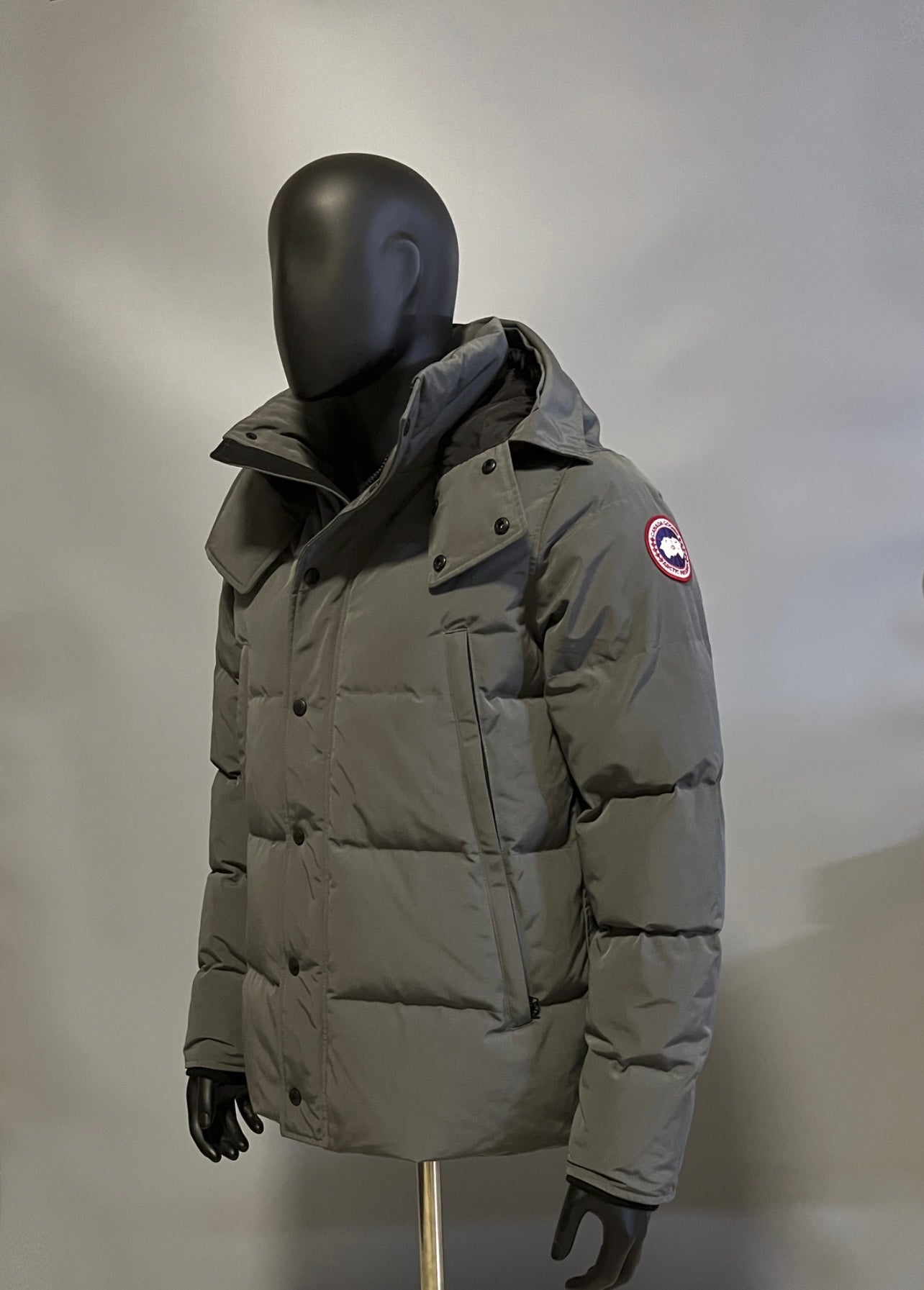 Canada - G Wyndham facture Grey red label