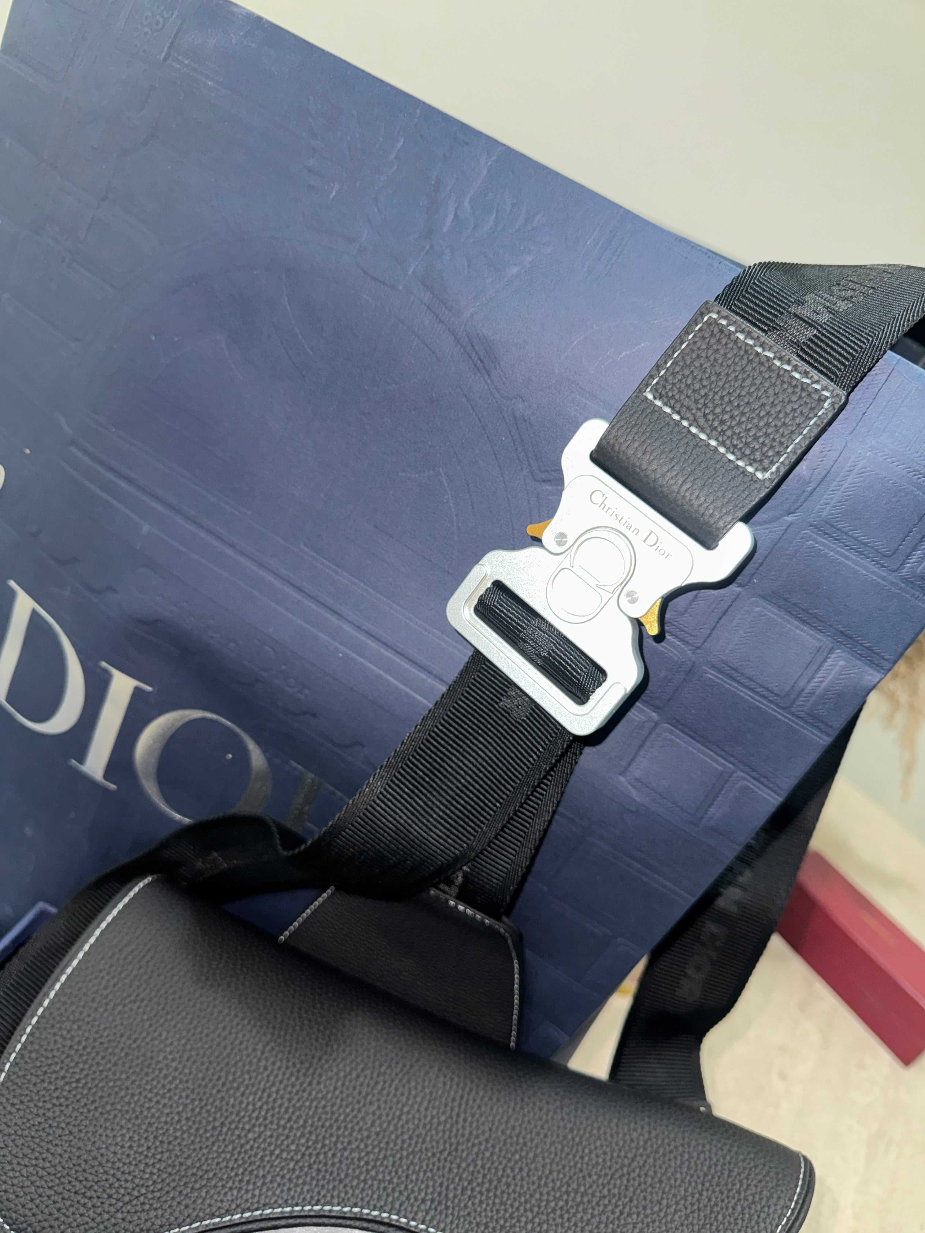 Sac saddle cuir de veau graine noir Cd facture 10/10 📦🚚⚡️