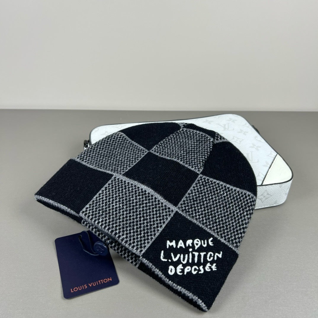 Bonnet LV maison Deposé BLACK + TICKET DE CAISSE