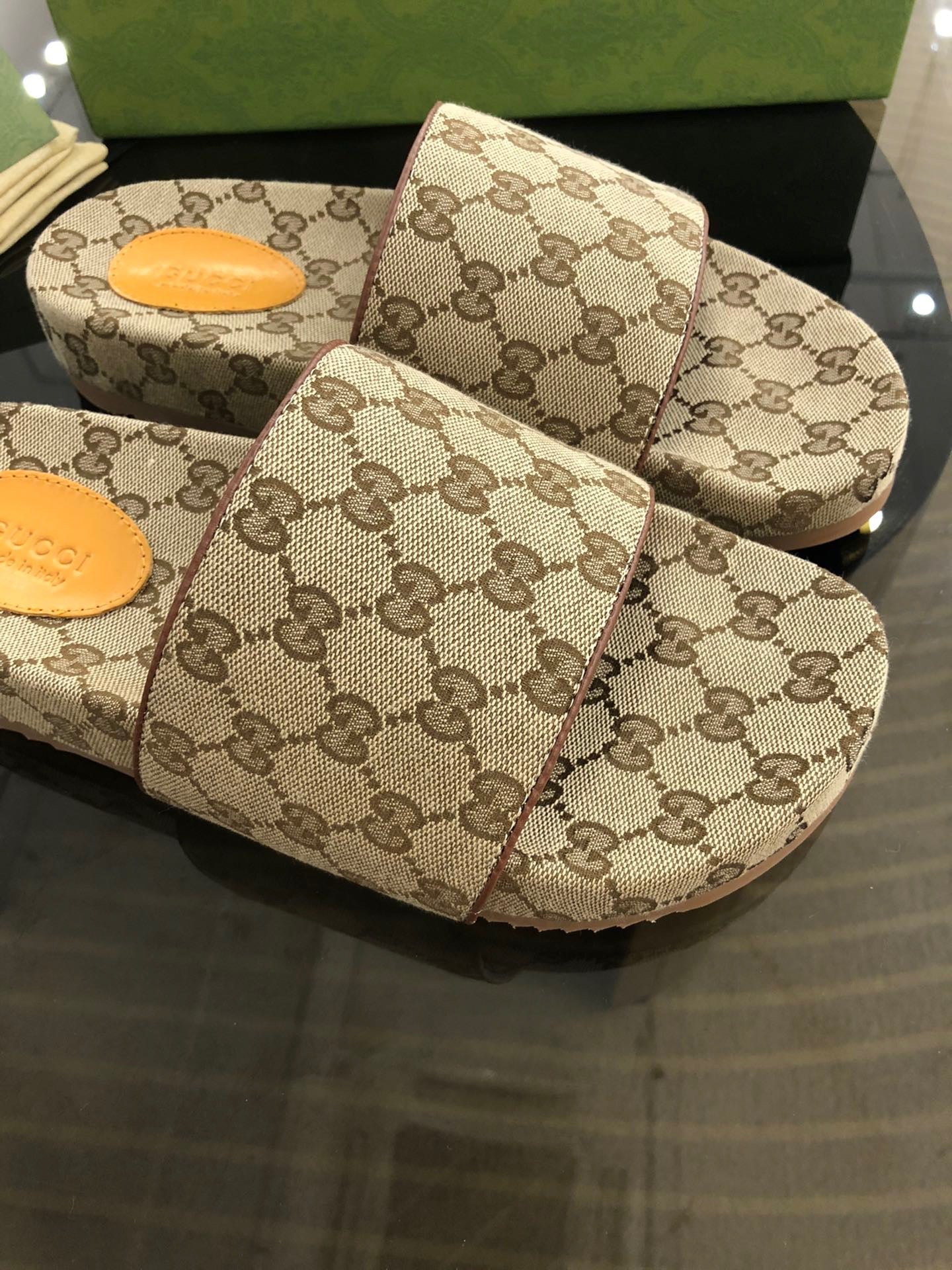 Classic gg flip-flops with bill