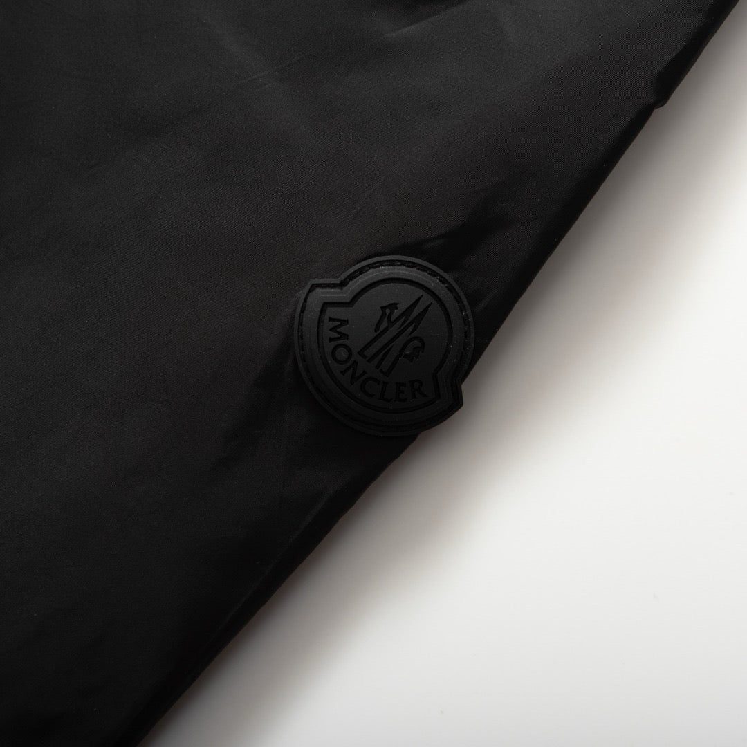 Coupe vent en nylon monclr