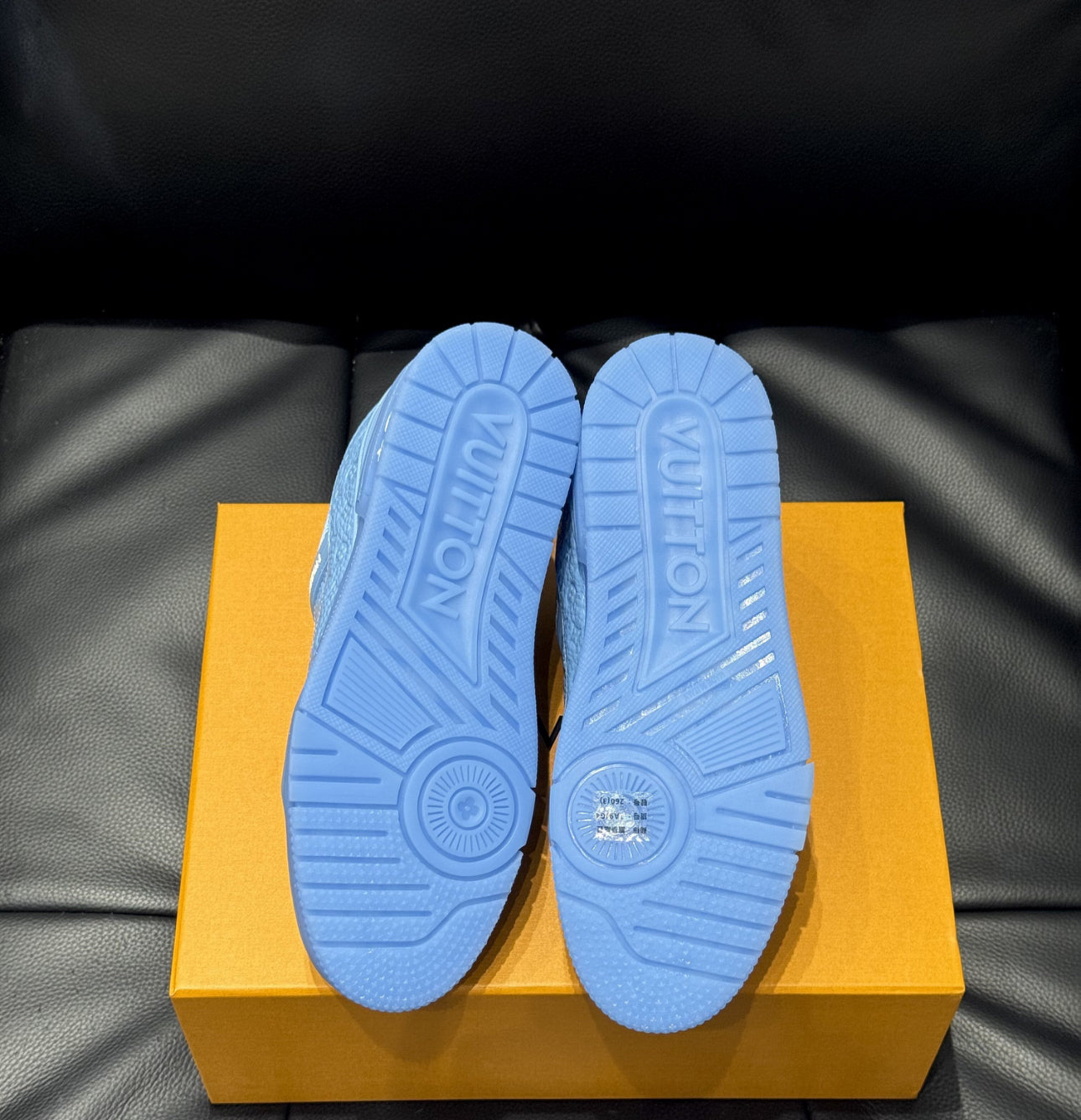 Sneakers Lv trainers bleu 2025 facture