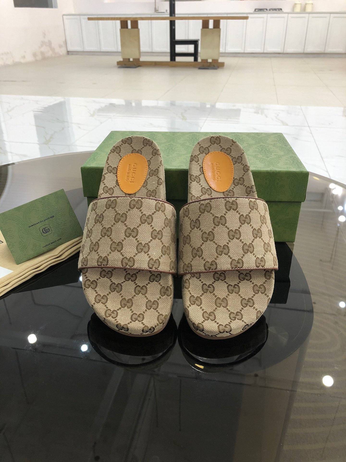 Classic gg flip-flops with bill