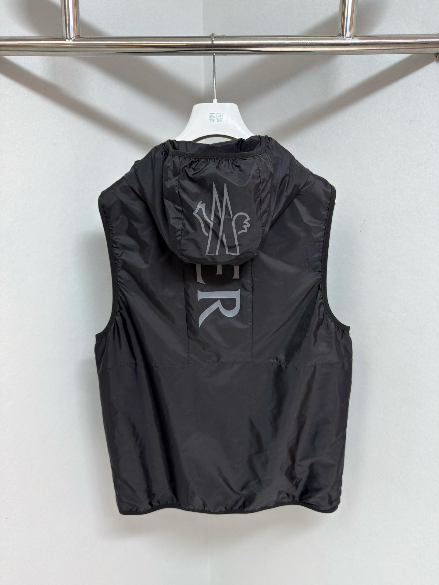 Gilet coupe-vent à capuche monclr