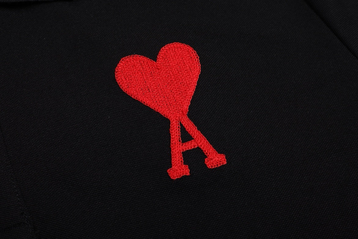 Polo noir à petit logo ami de cœur rouge