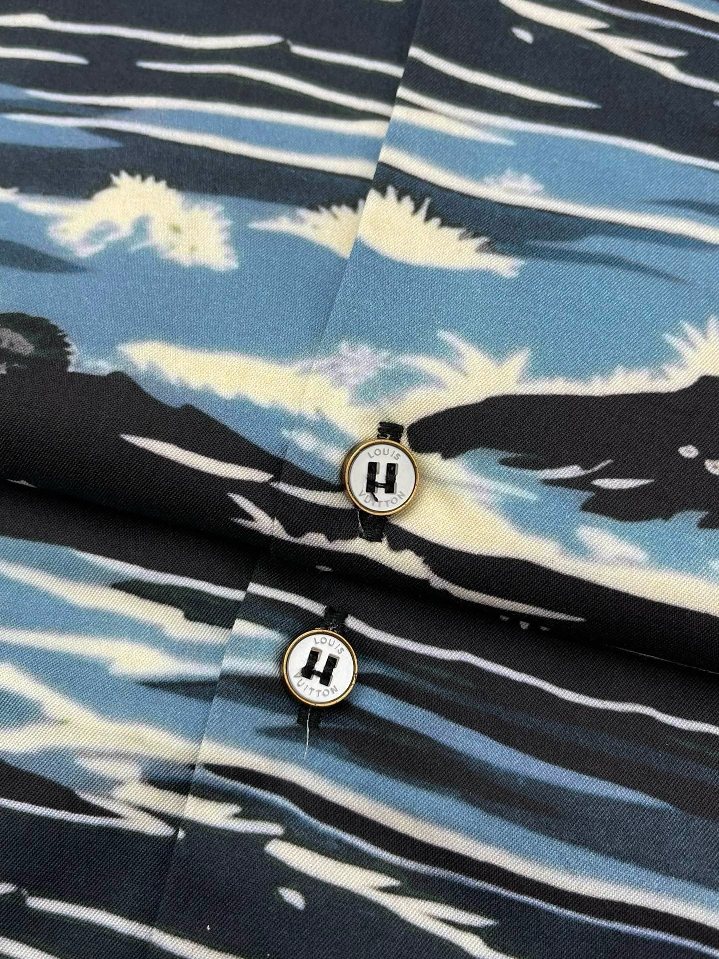 Kurzärmliges, bedrucktes Lv-Shirt