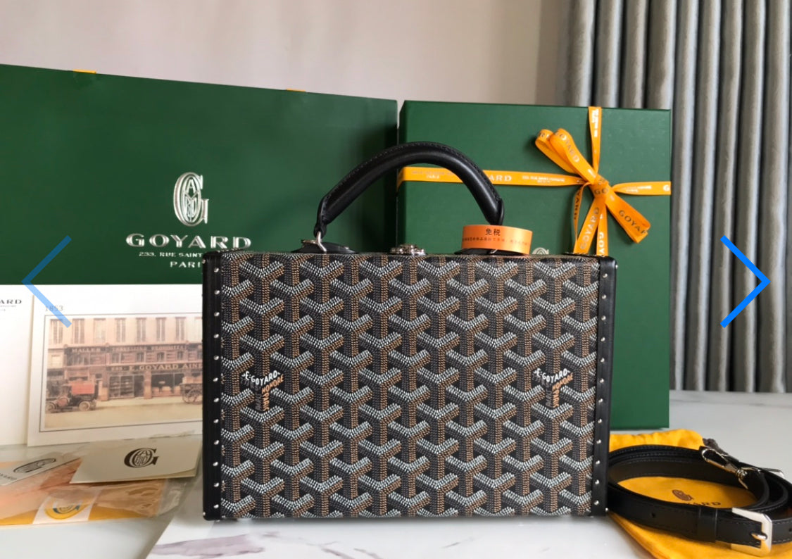 Black invoice trunk bag