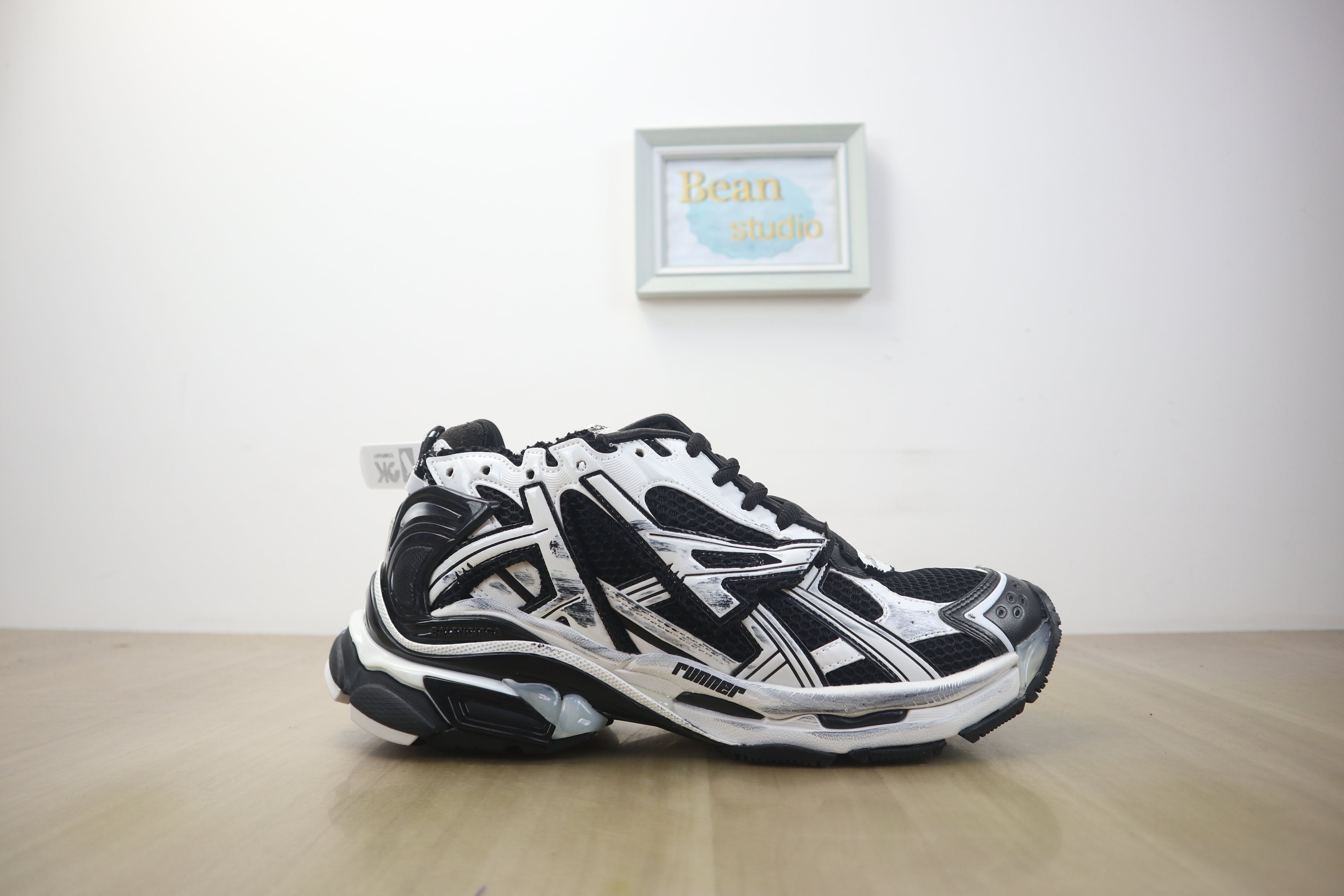Blncg Runner noir white facture