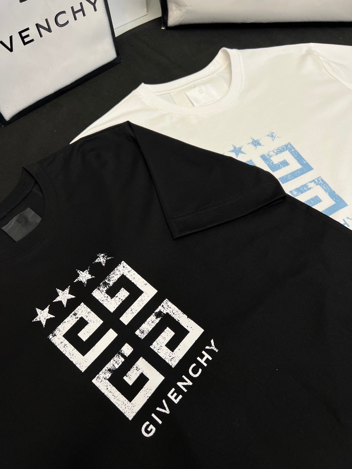 T shirt Givenchy noir et blanc