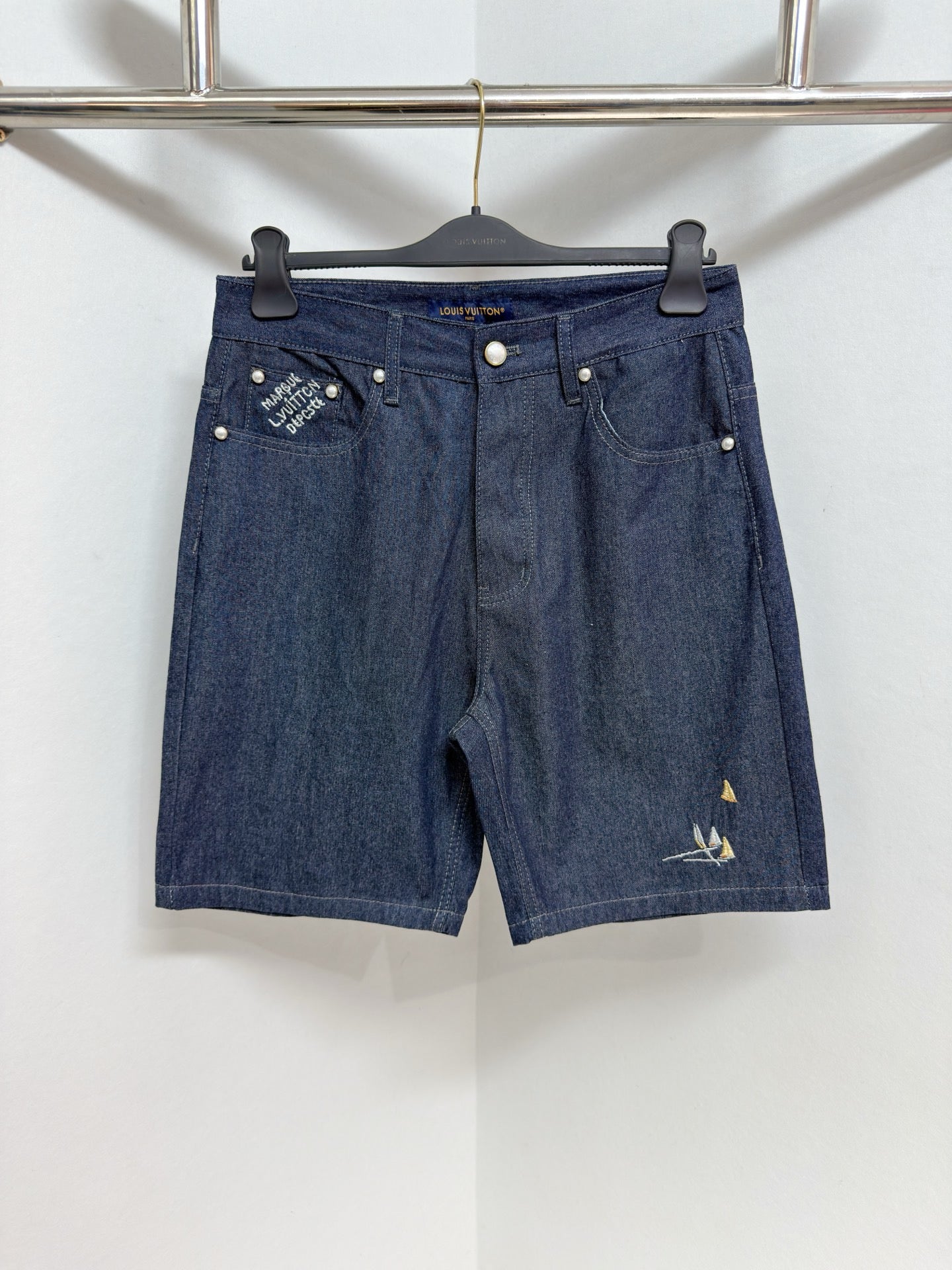 Short lv brodée en chambray