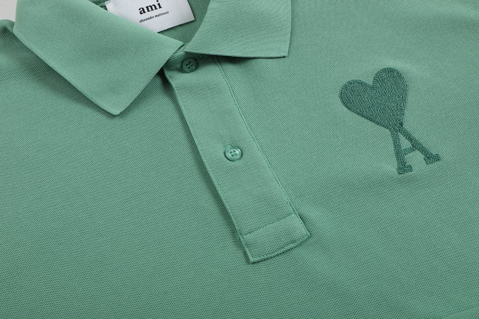 Polo vert à petit logo ami de cœur vert