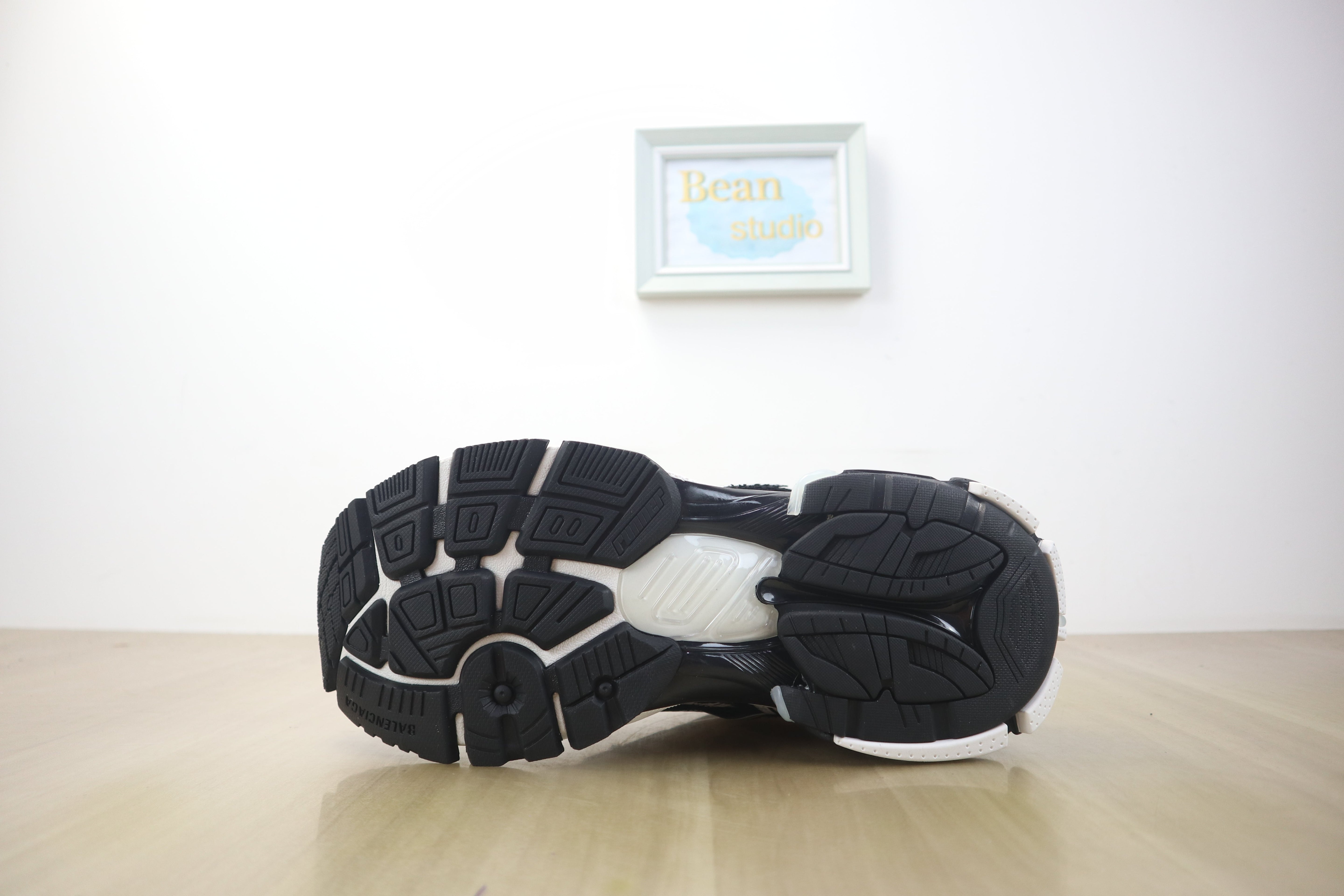 Blncg Runner noir white facture