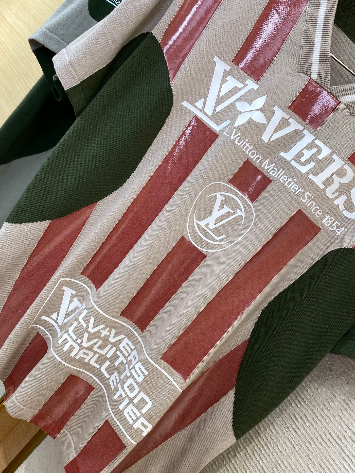 Tee-shirt manches courtes à motif intarsia lv